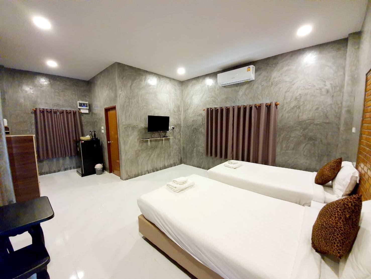 Deluxe Twin Room - Photo 10