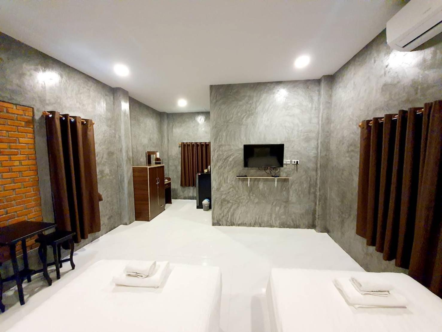 Deluxe Twin Room - Photo 13