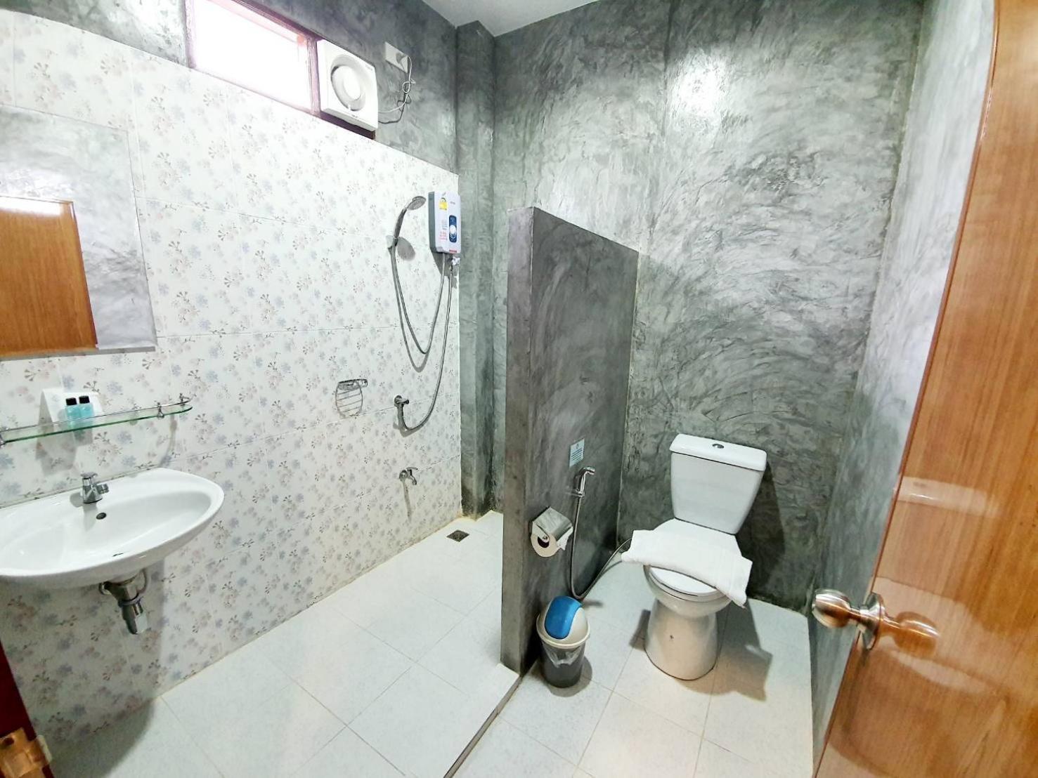 Deluxe Twin Room - Photo 7