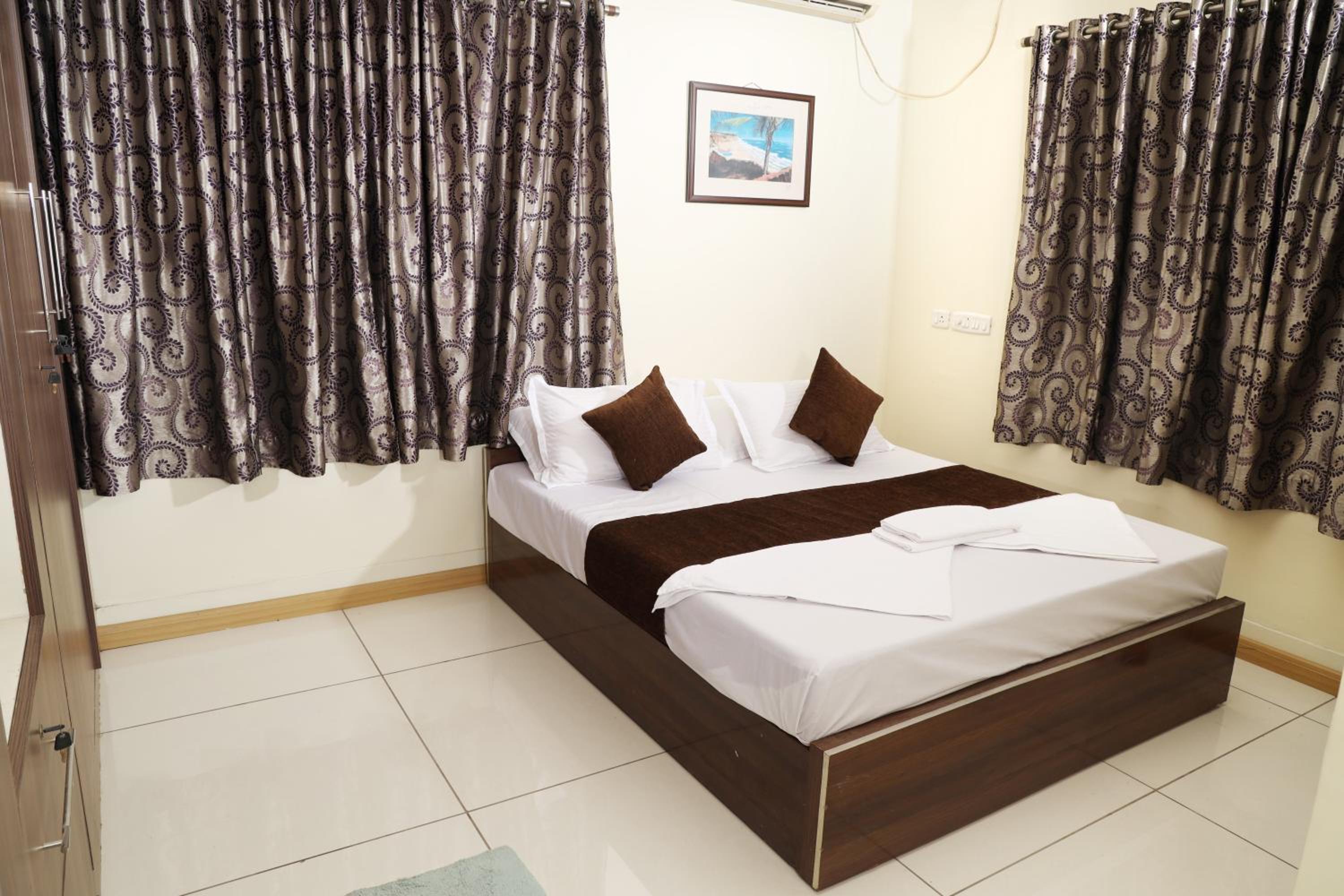 Deluxe Double Room (2 Adults + 1 Child) photo 3