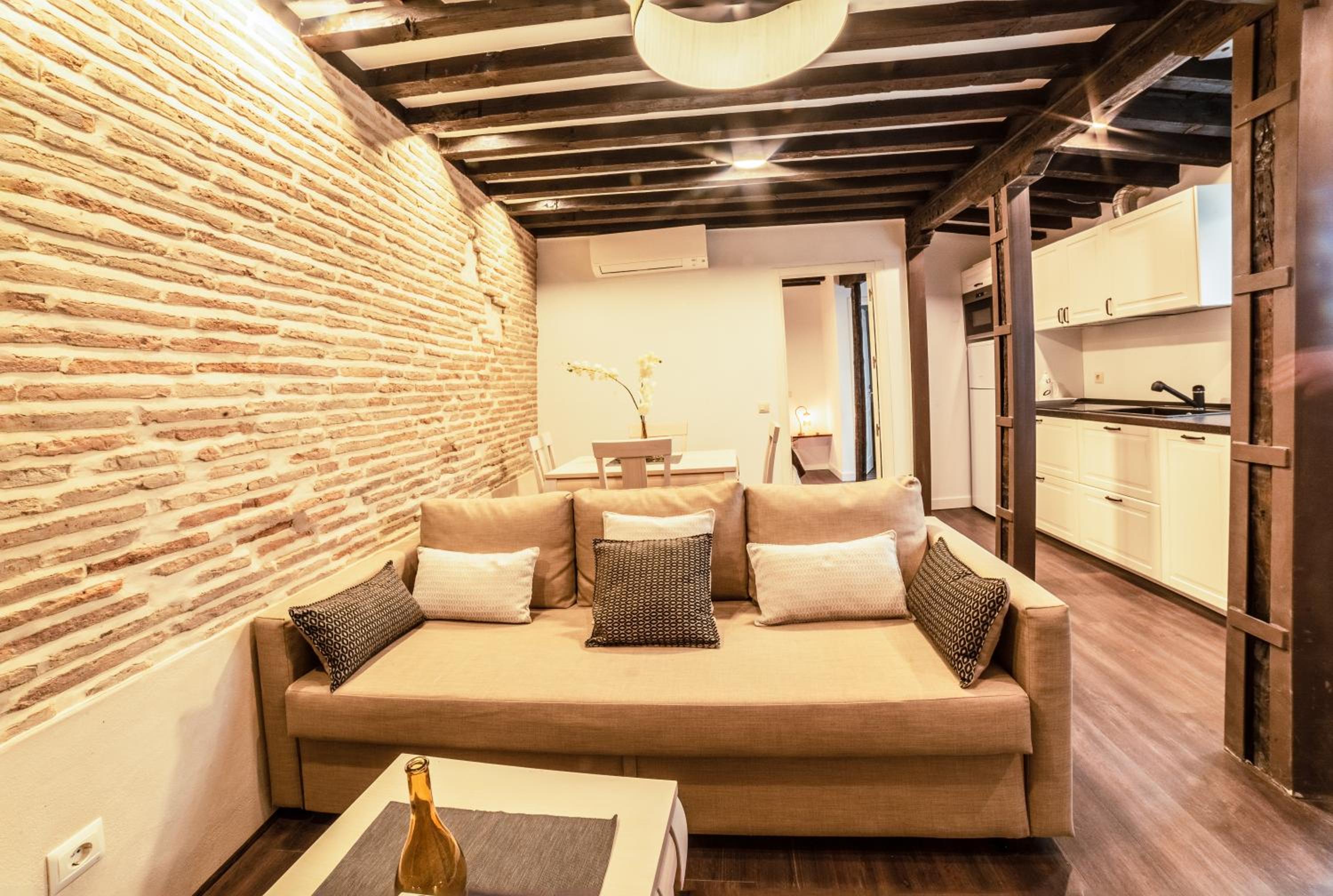One-Bedroom Apartment - Photo 1