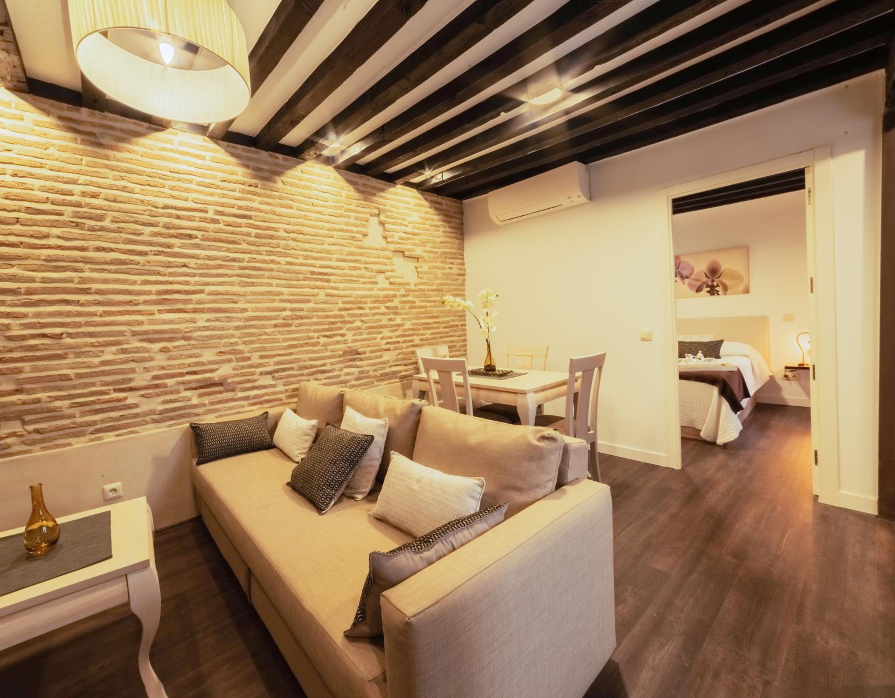 One-Bedroom Apartment - Photo 3