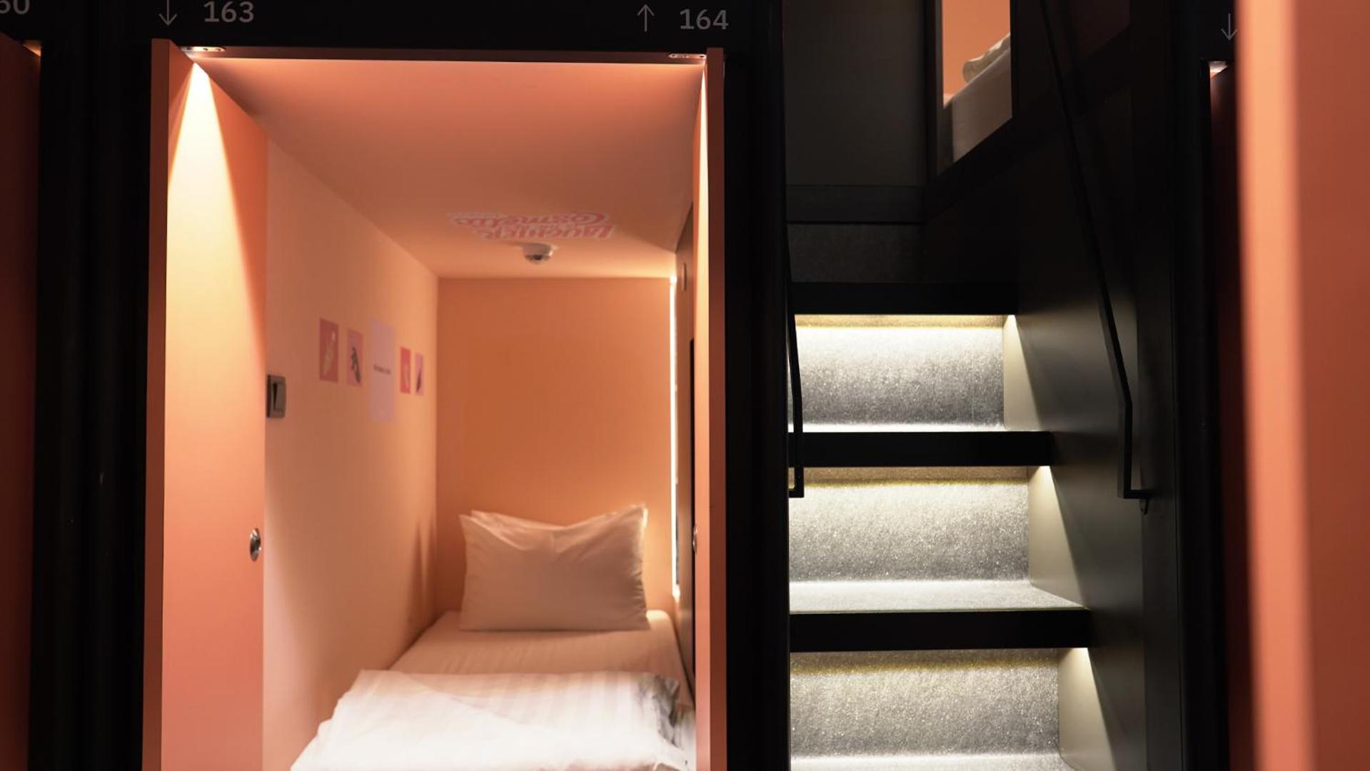 Capsule Female (Check-In between 0800 - 1900 (12 hours stay) photo 1