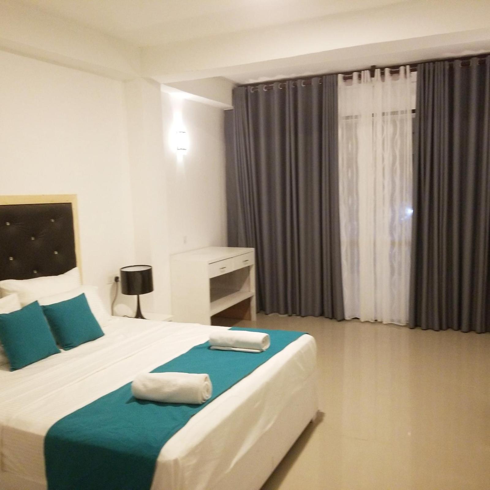 King Room with Balcony - Photo 3