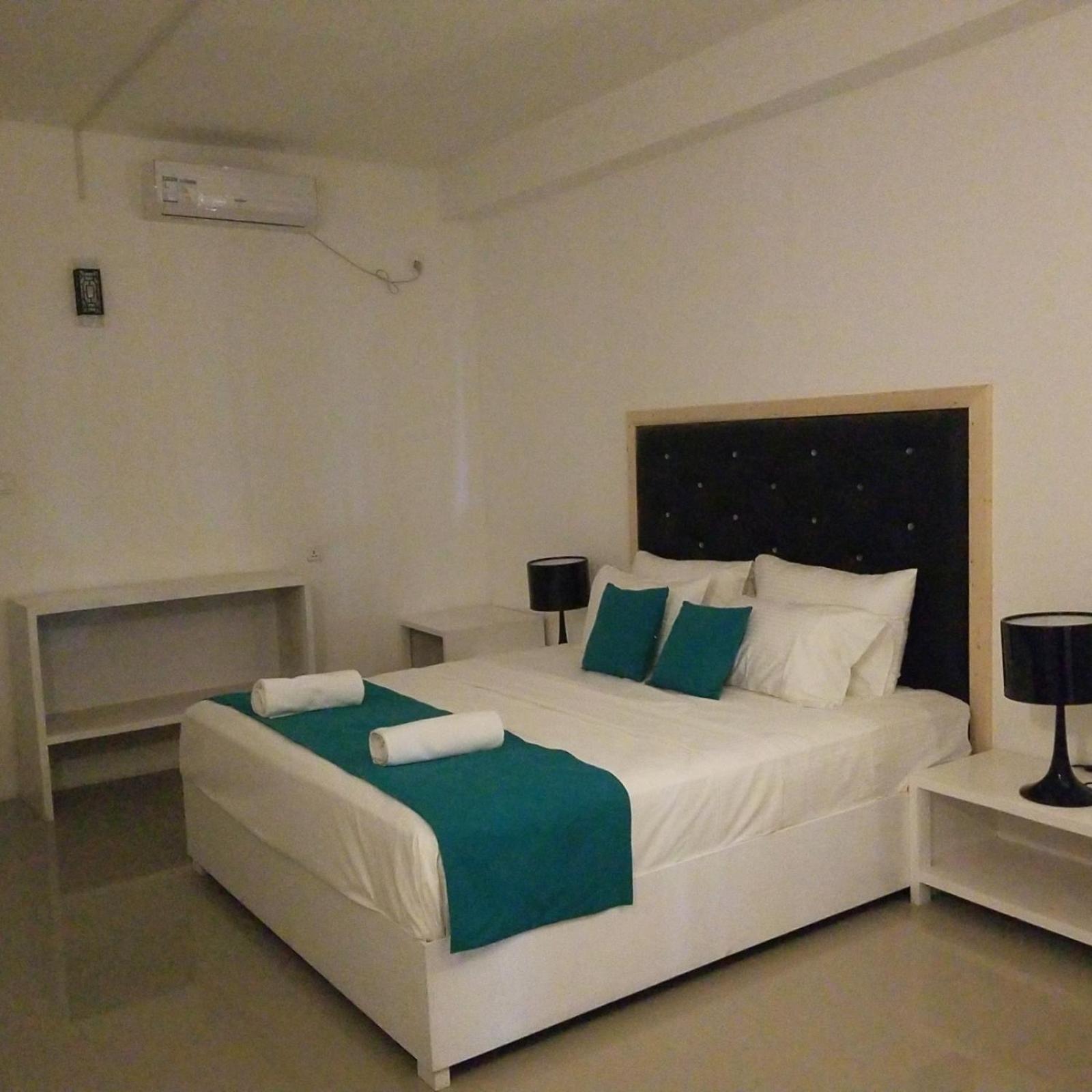 King Room with Balcony - Photo 1