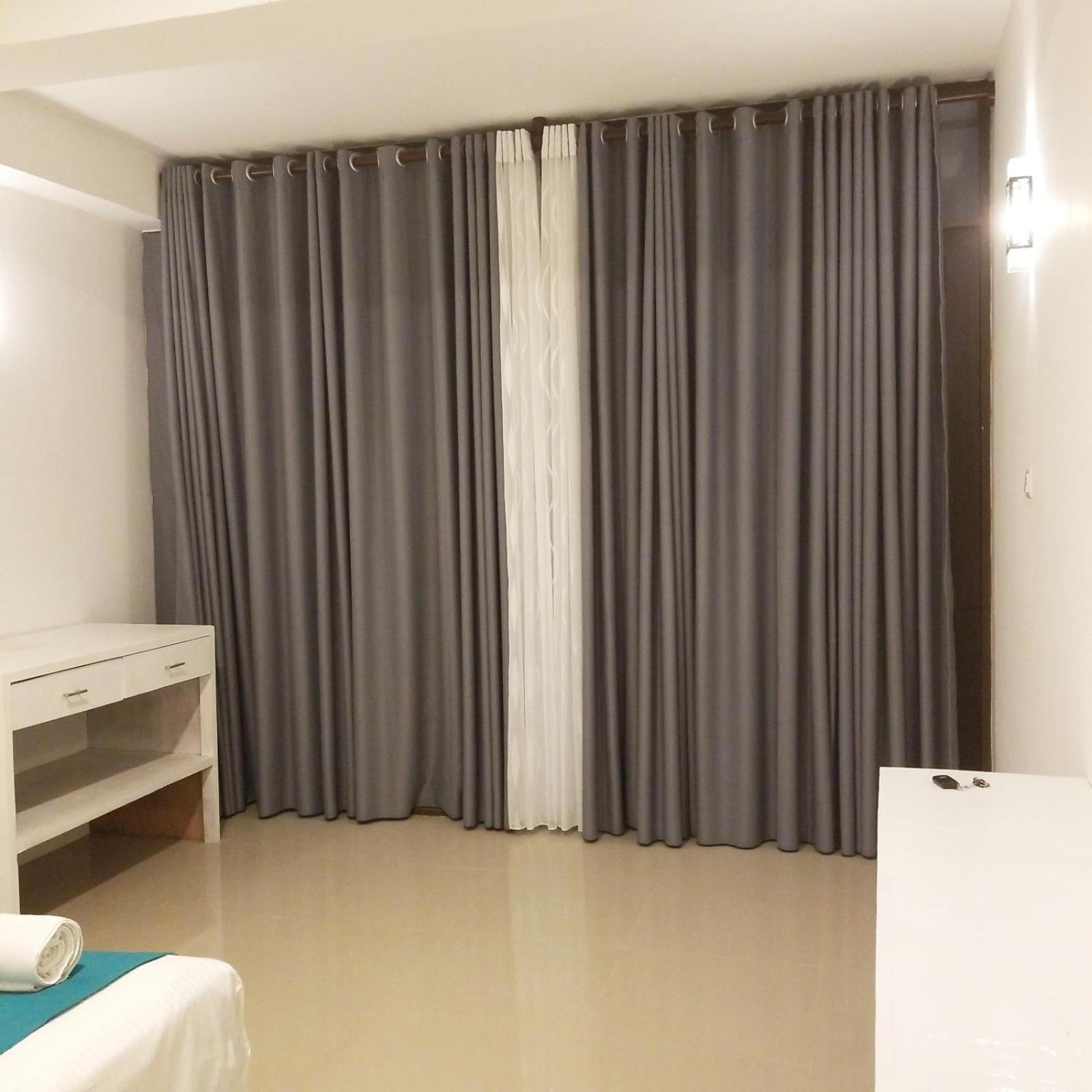 King Room with Balcony - Photo 10