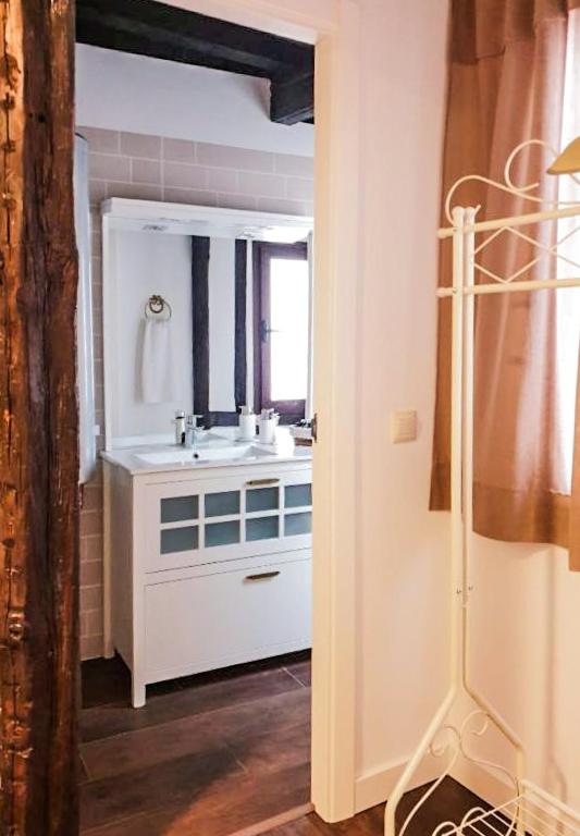 One-Bedroom Apartment - Photo 7