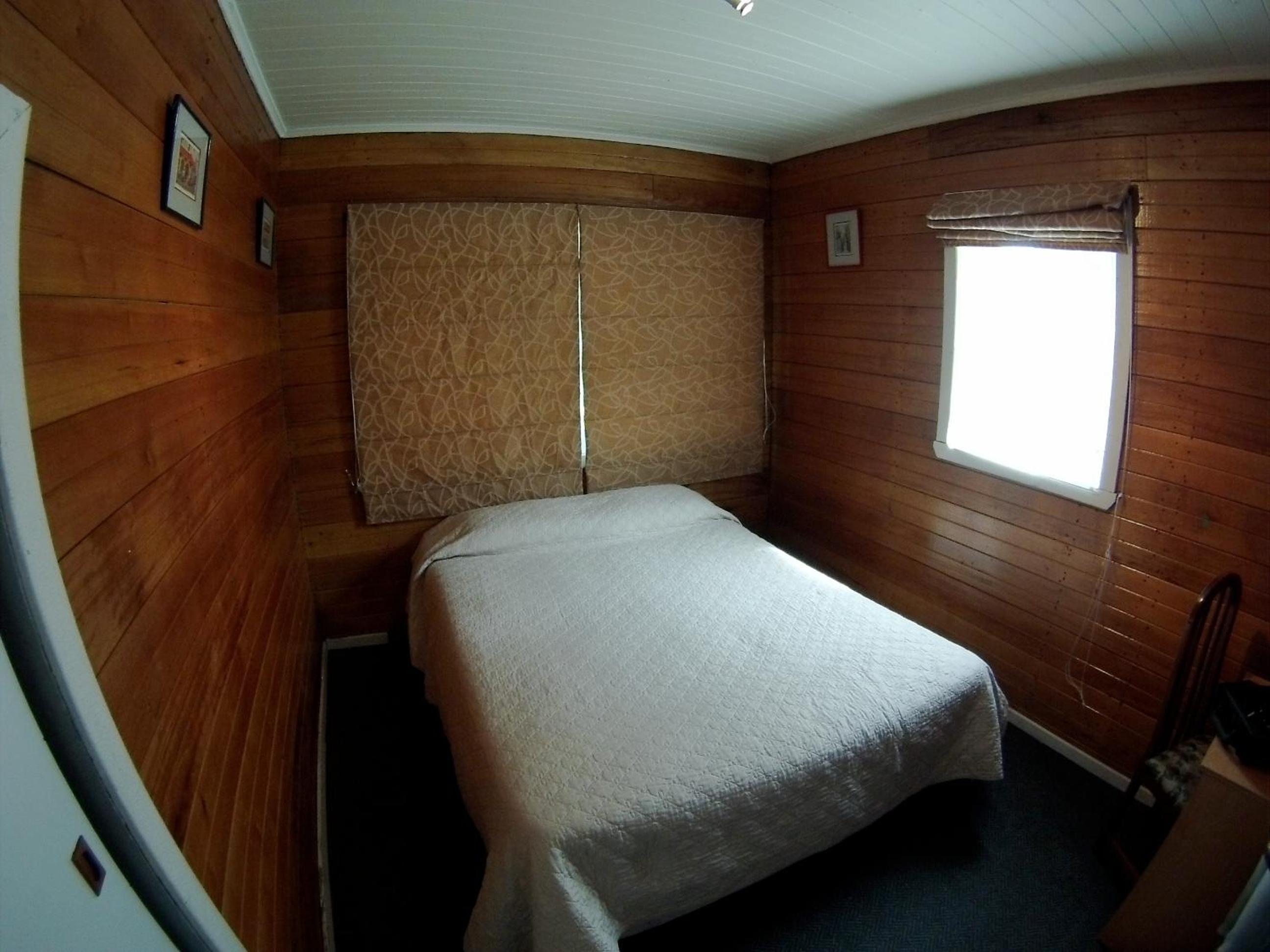 Double Room with Shared Bathroom photo 3