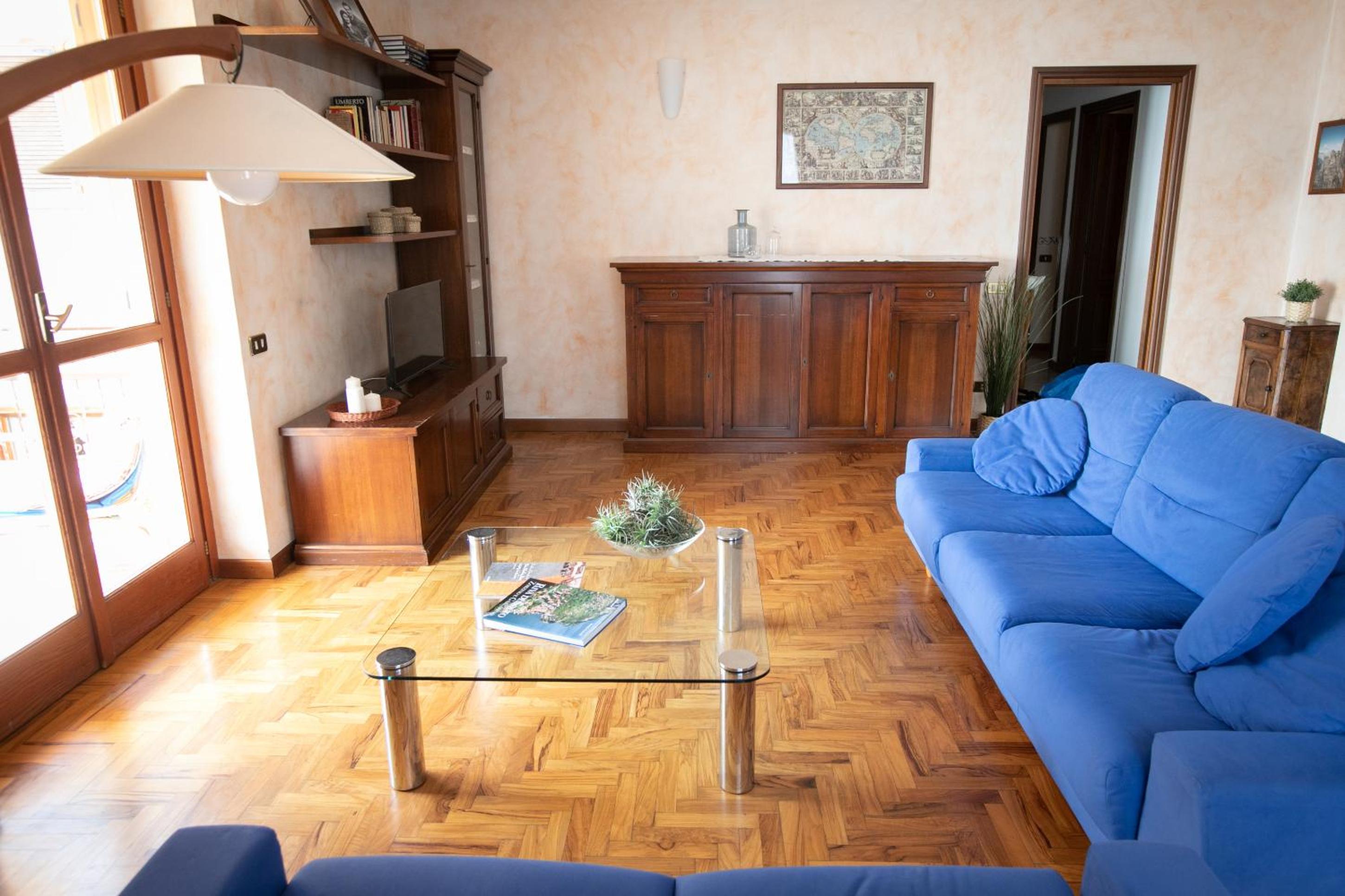 Three-Bedroom Apartment photo 2