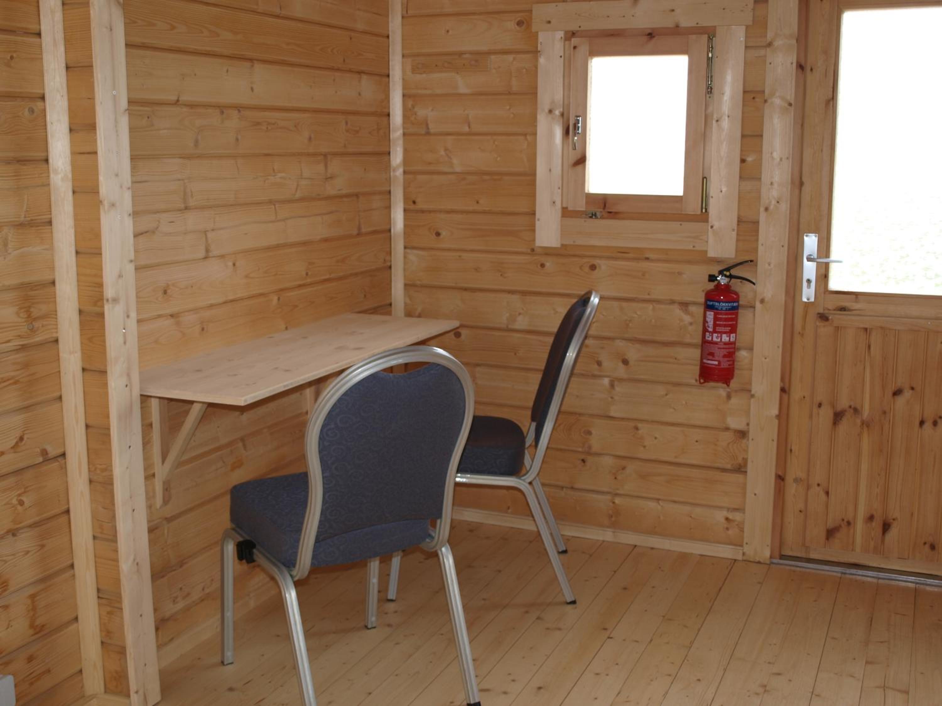 Twin Room with Private Bathroom - Photo 11