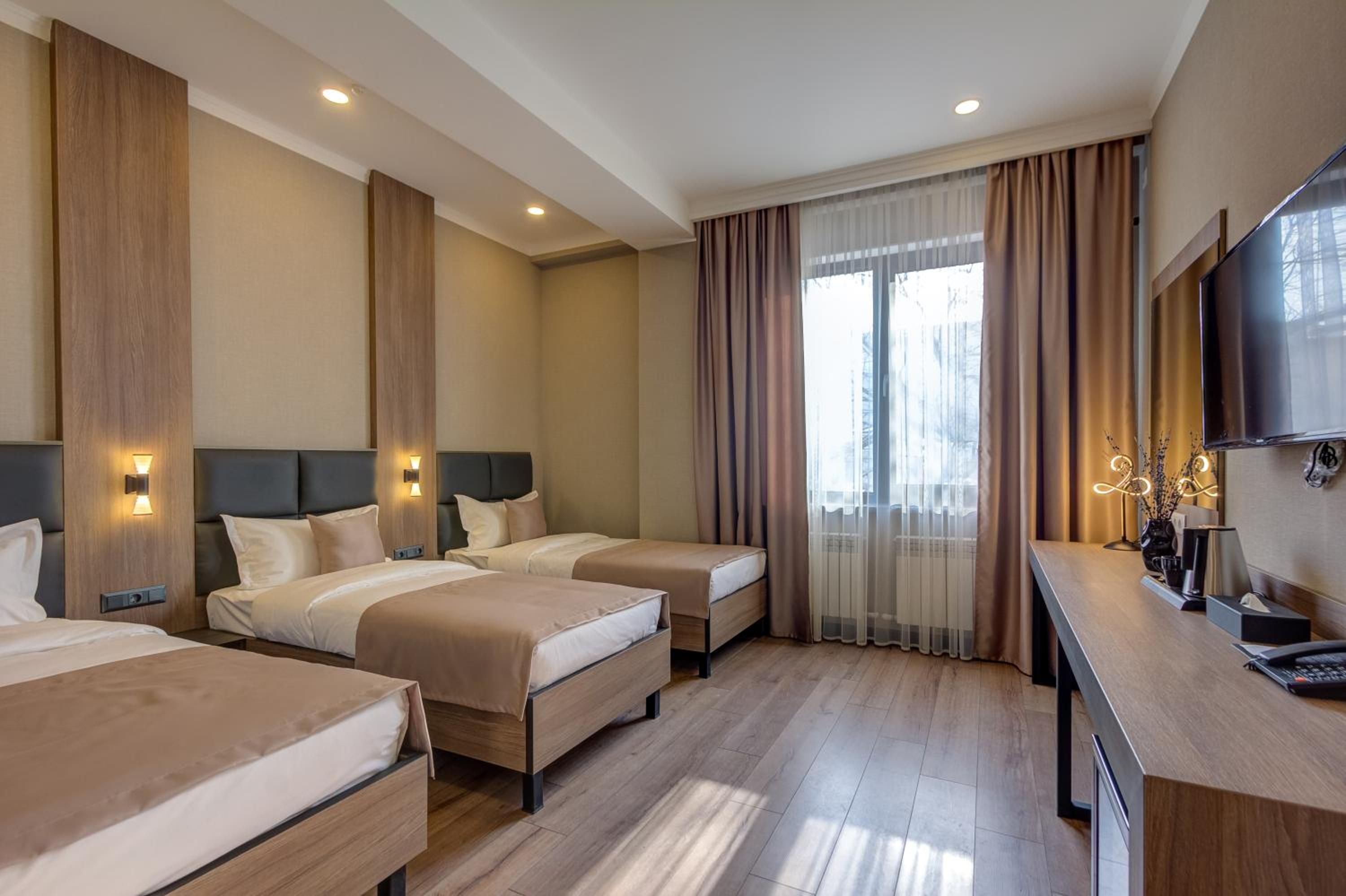 Standard Triple Room - Photo 8