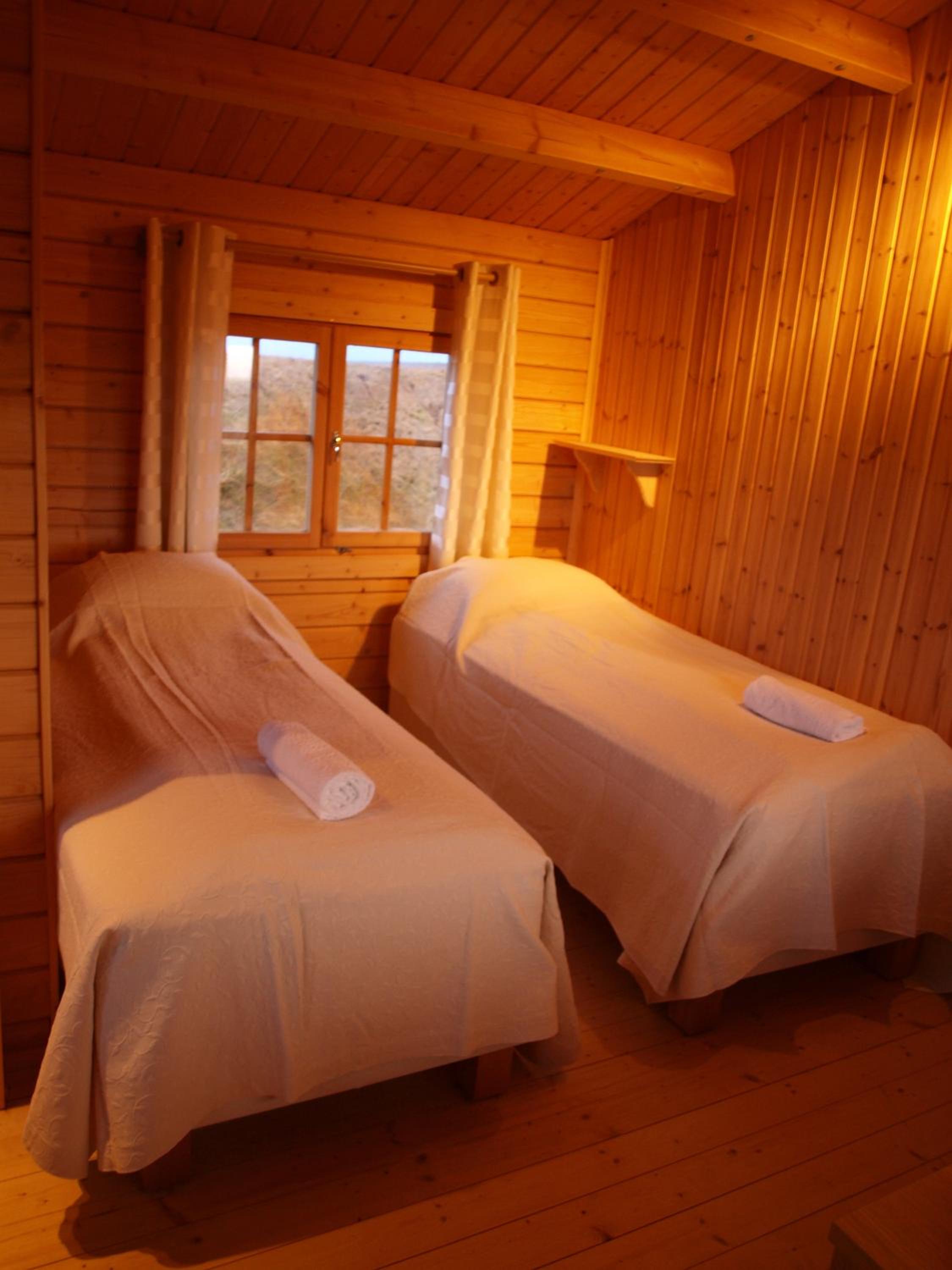Twin Room with Private Bathroom - Photo 5
