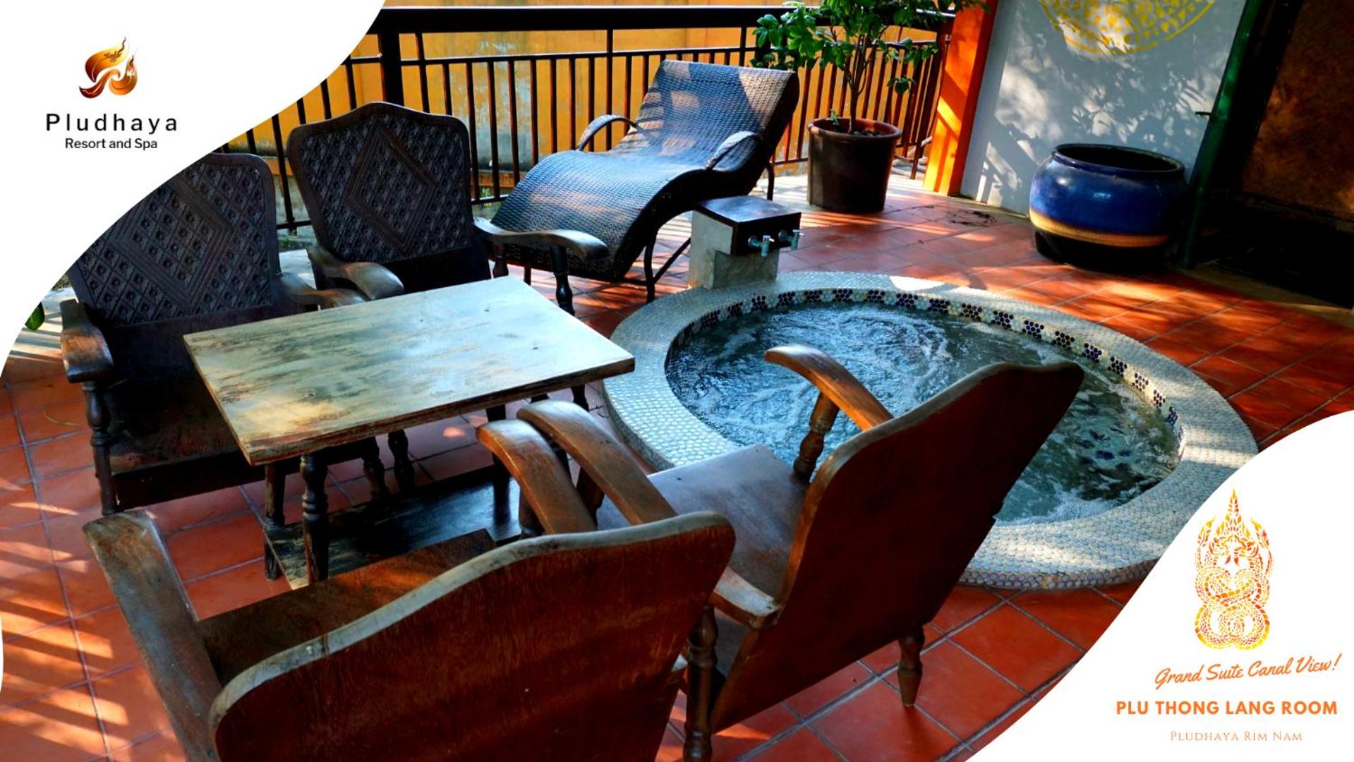 Deluxe King Suite photo 3