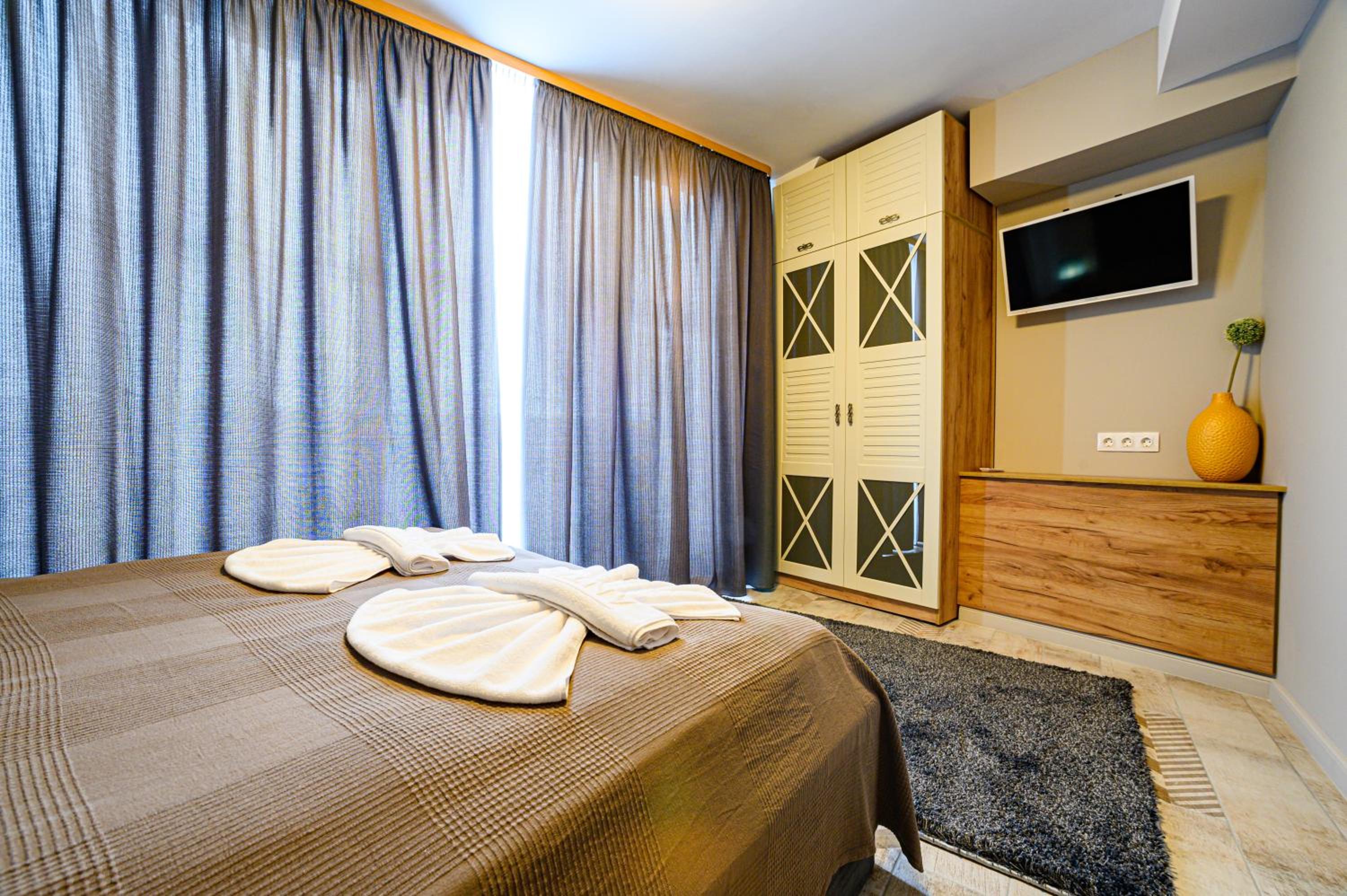 Apartment With Shared Bathroom