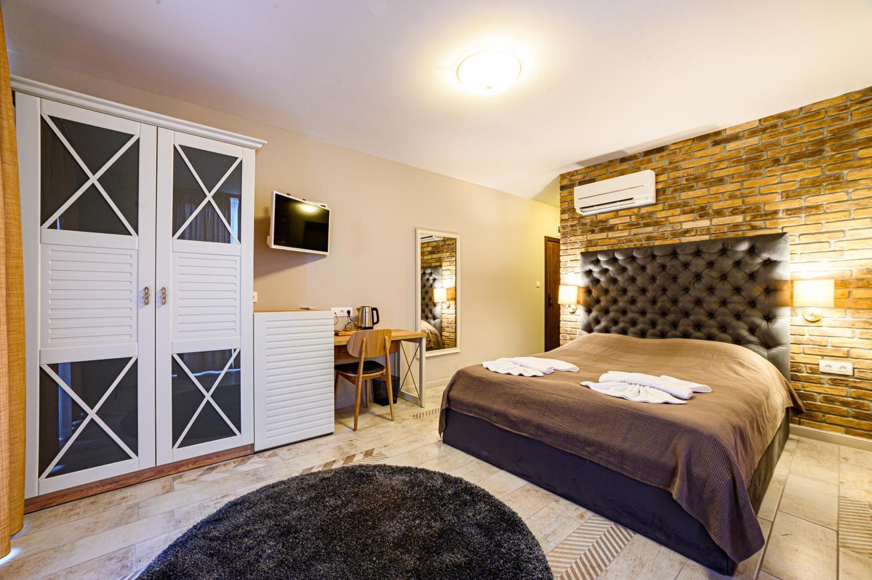 Deluxe Double Room - Photo 13