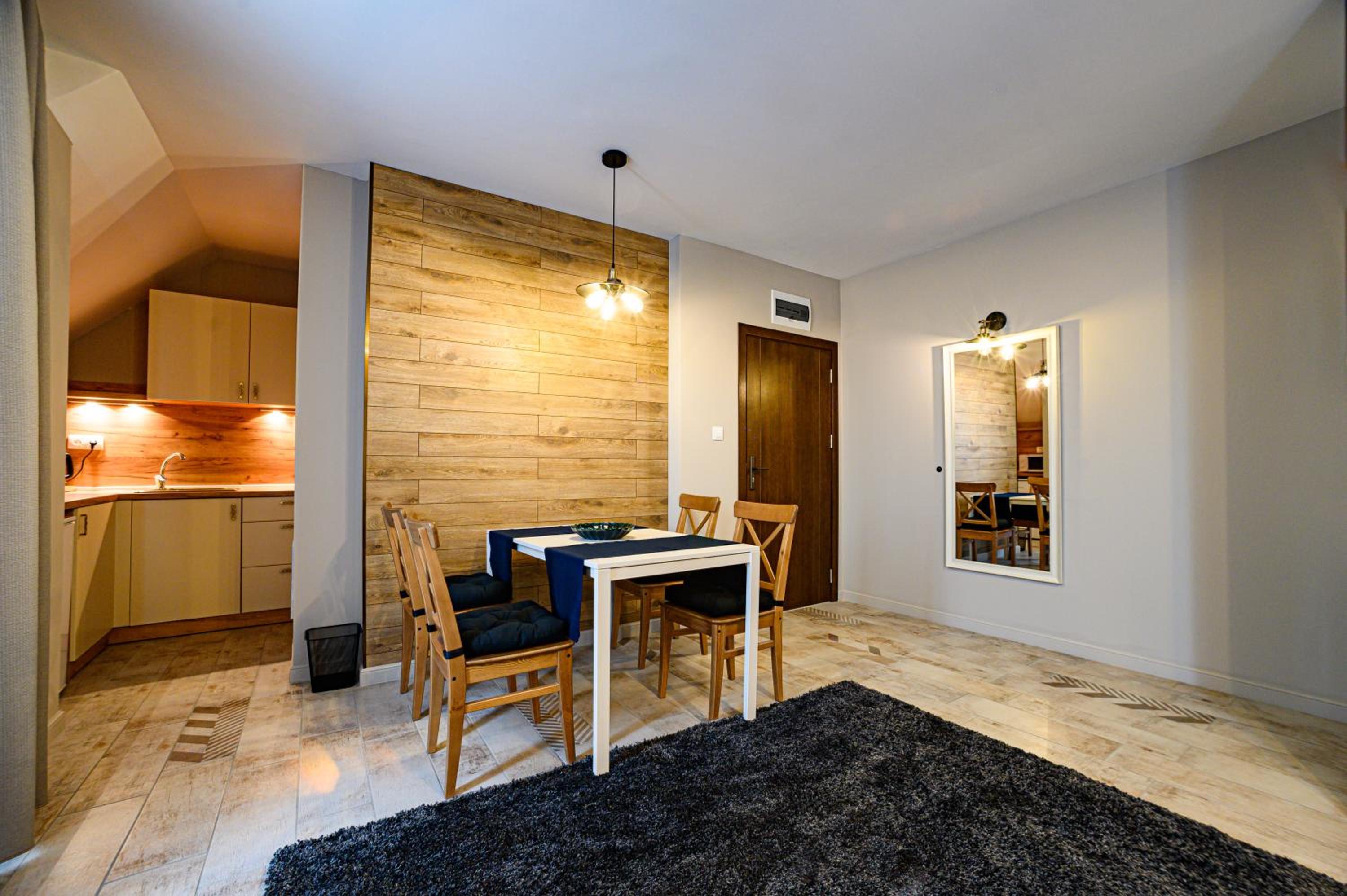 Apartment With Shared Bathroom photo 2