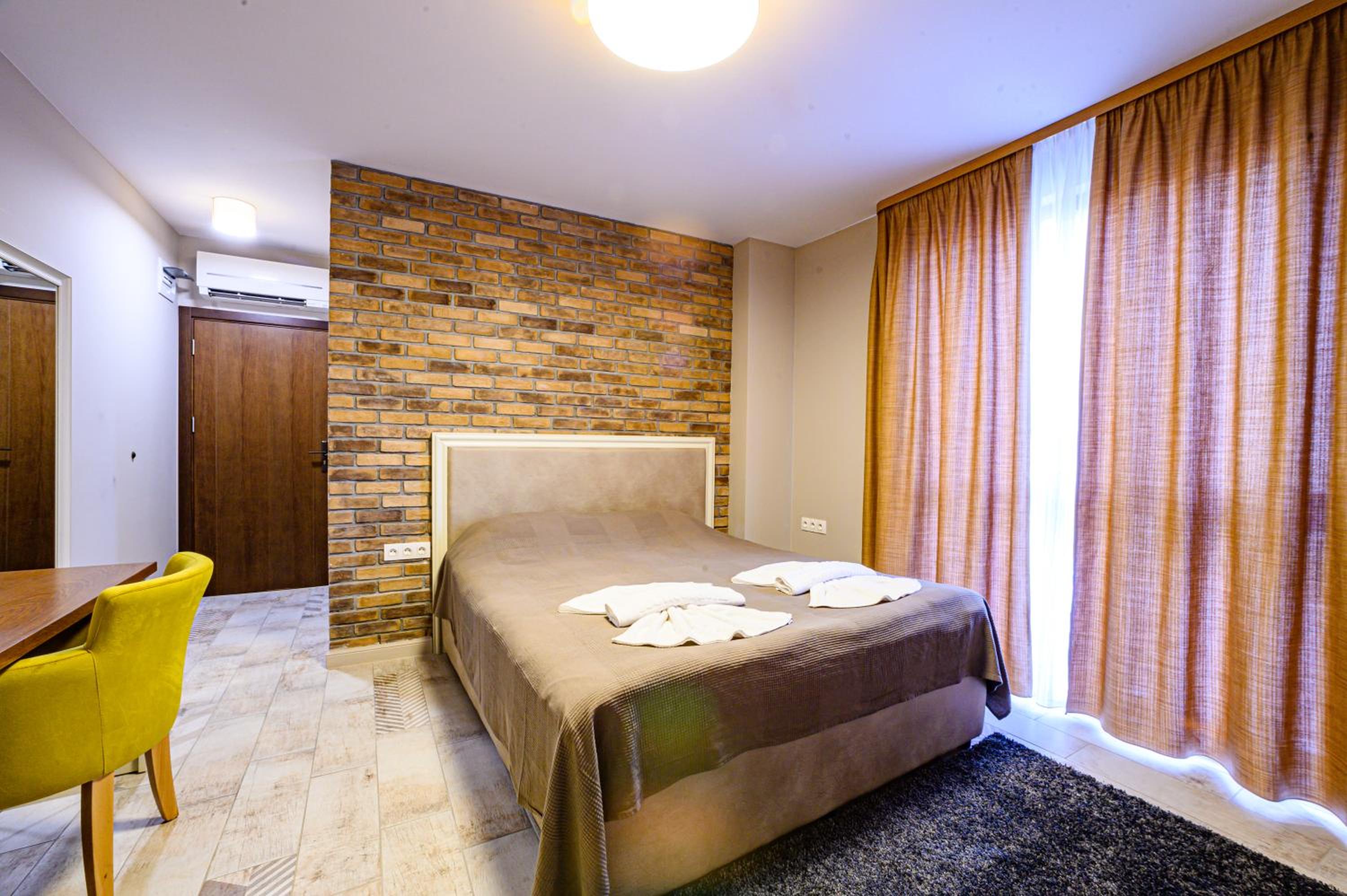 Deluxe Double Room - Photo 7