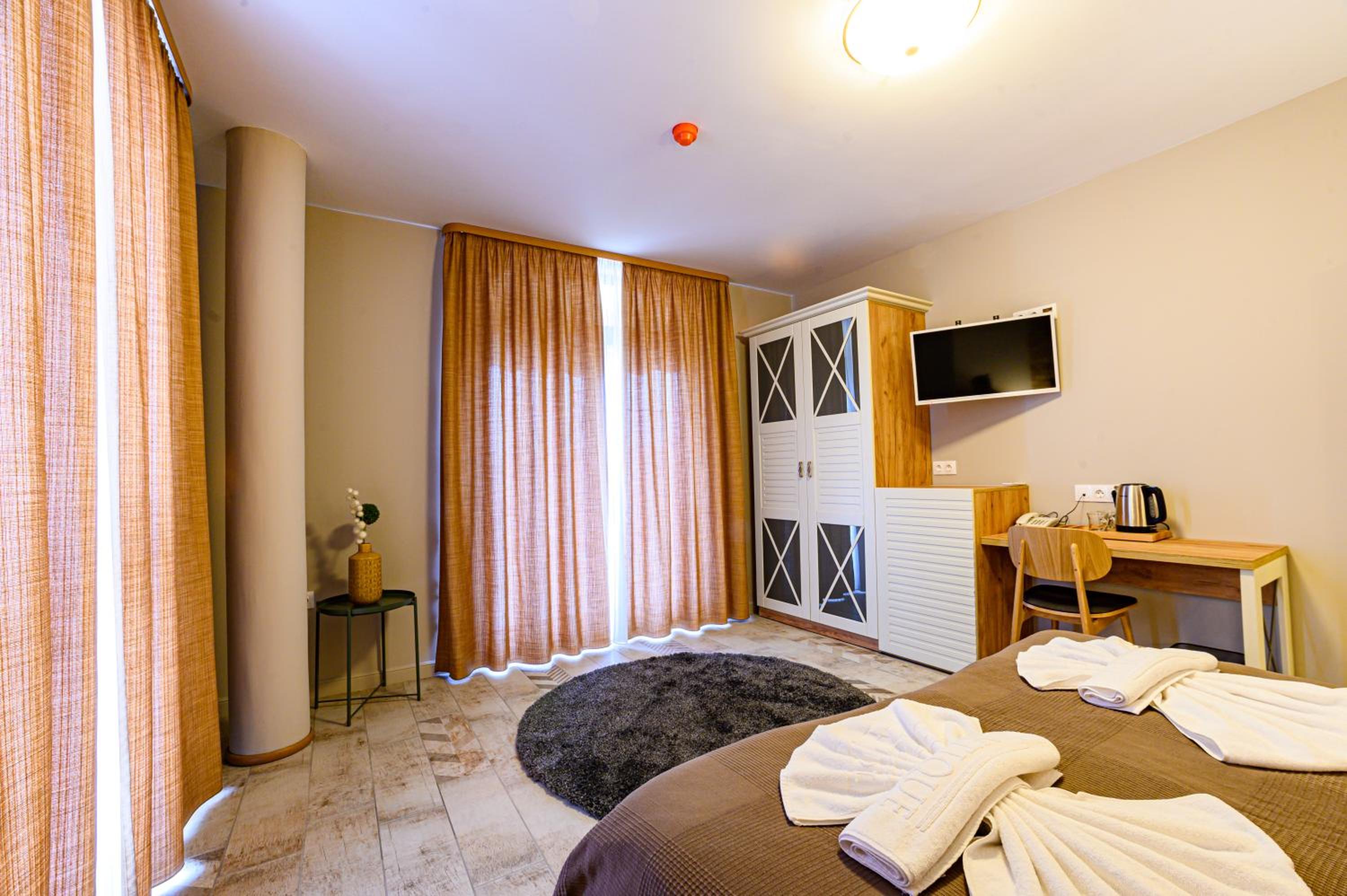 Deluxe Double Room - Photo 8