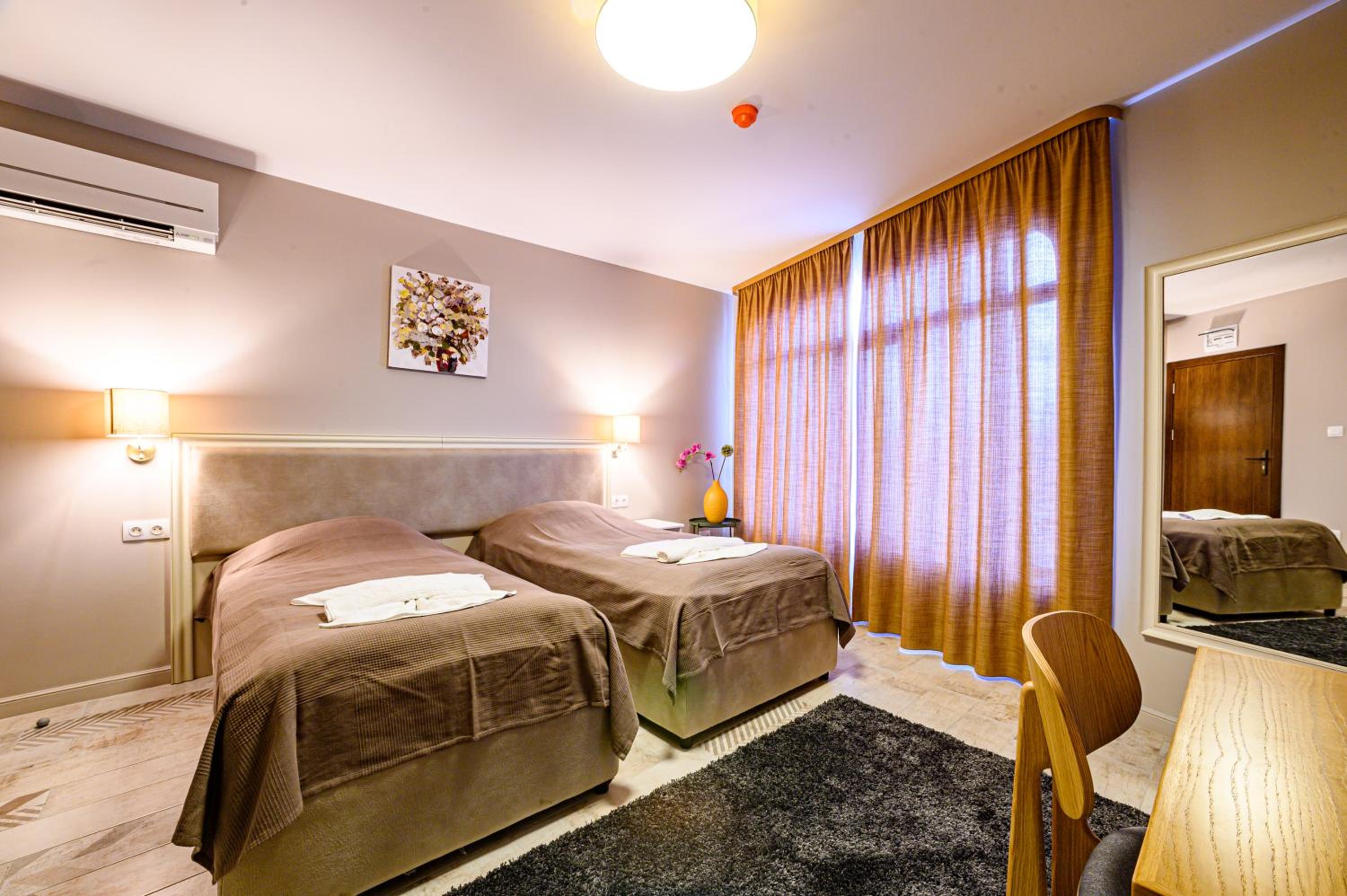 Deluxe Twin Room - Photo 7