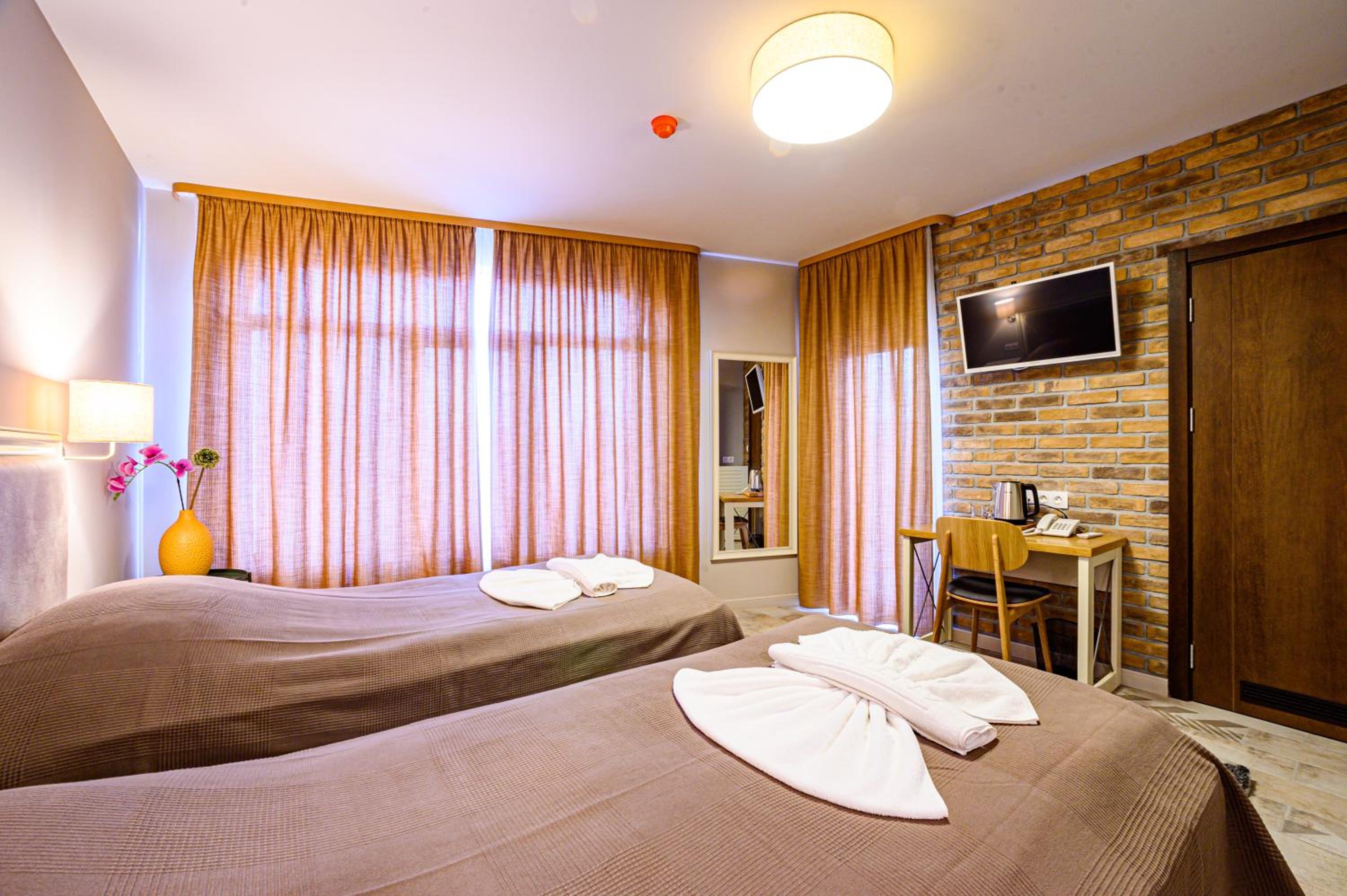 Deluxe Twin Room - Photo 2