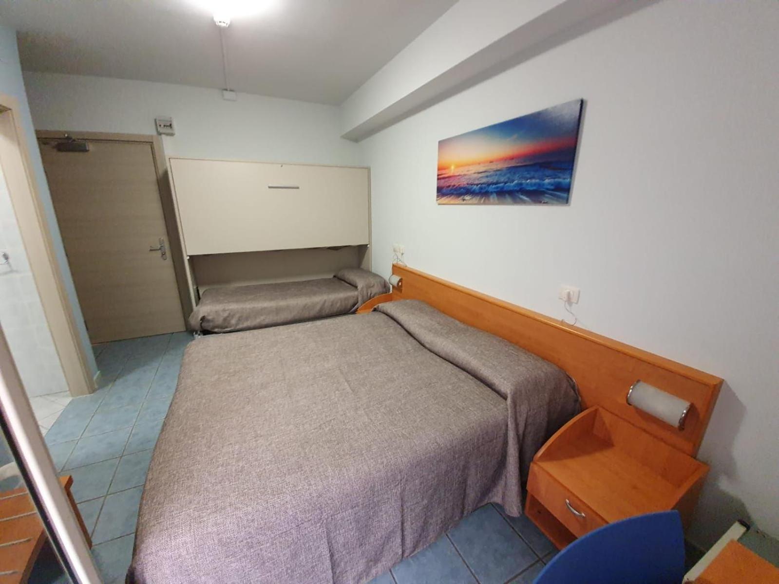 Economy Triple Room photo 1