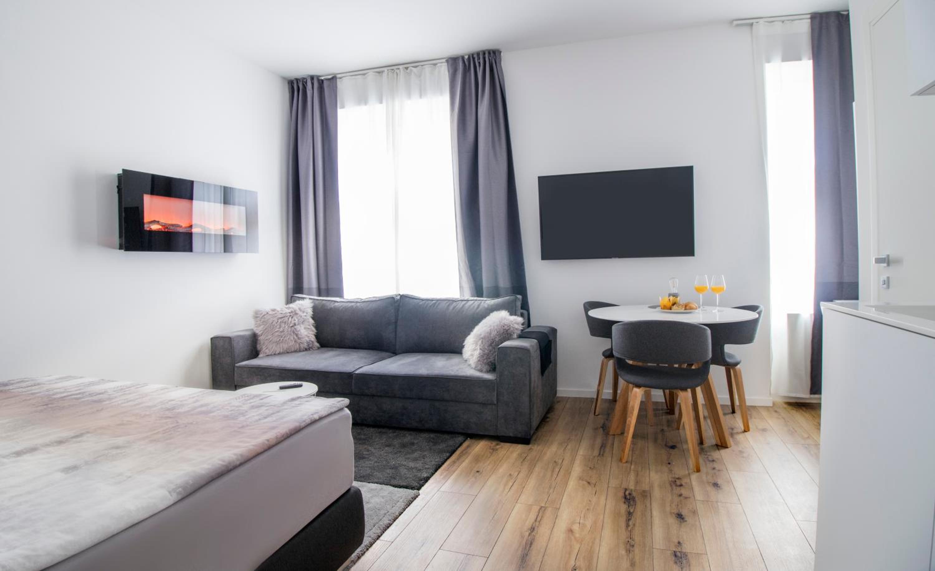 Studio Apartment - Photo 1