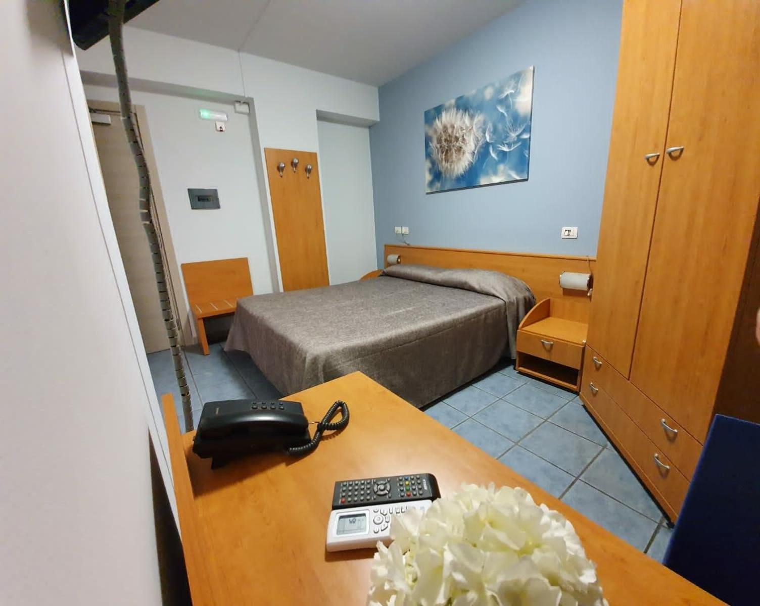 Economy Double Room photo 2
