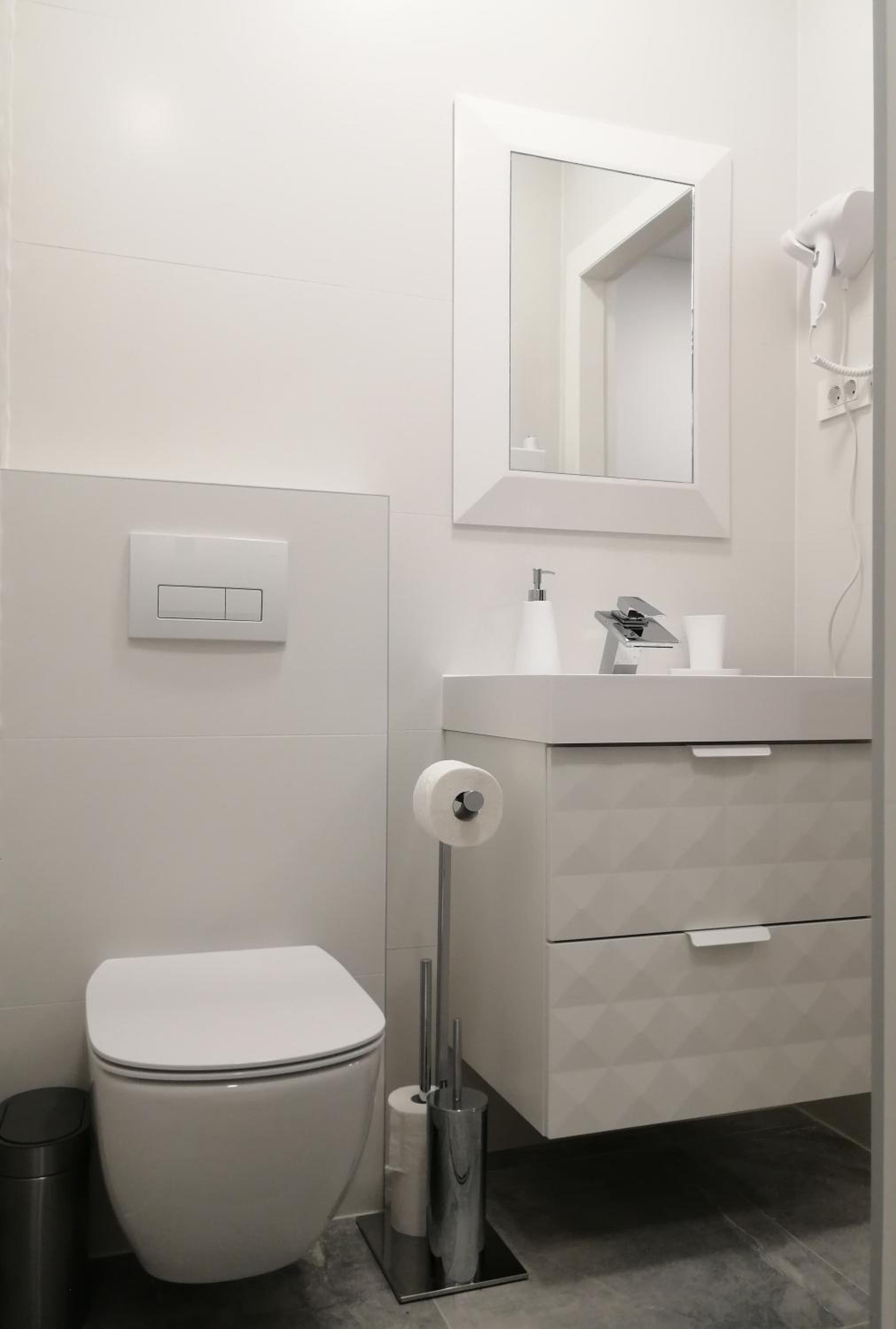 Studio Apartment - Photo 9
