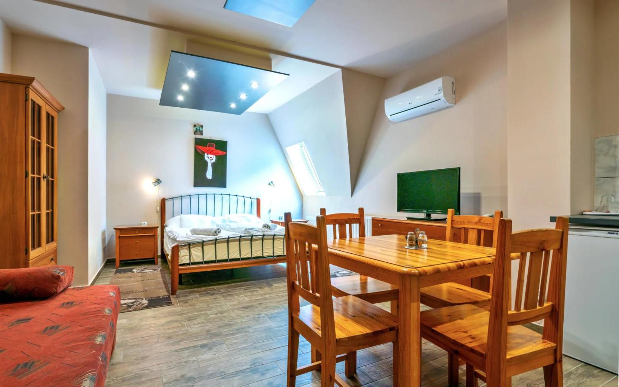 One-Bedroom Apartment - Photo 22