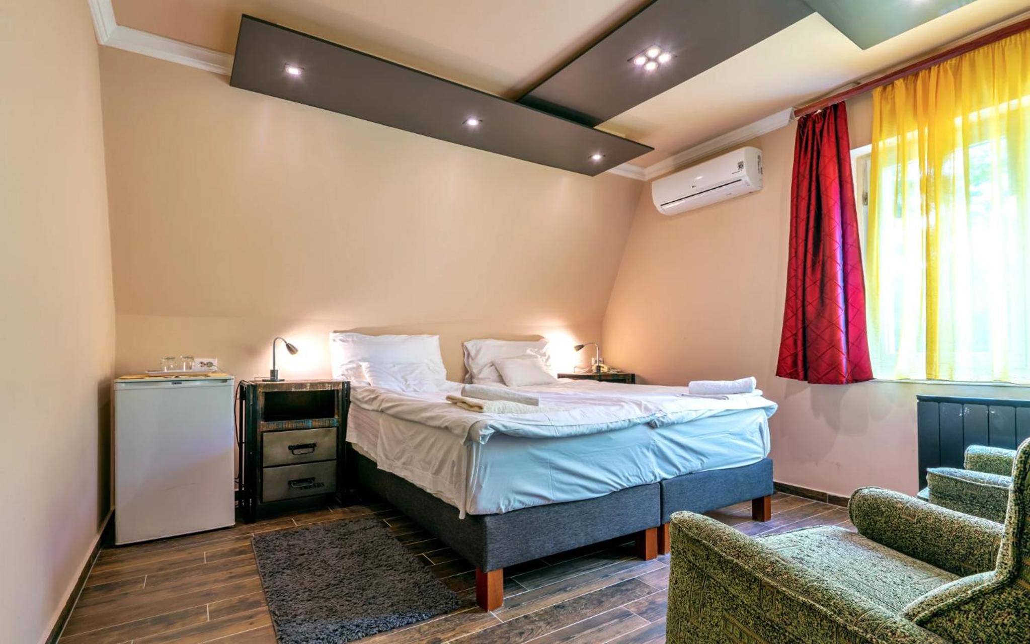 Double Room - Photo 3