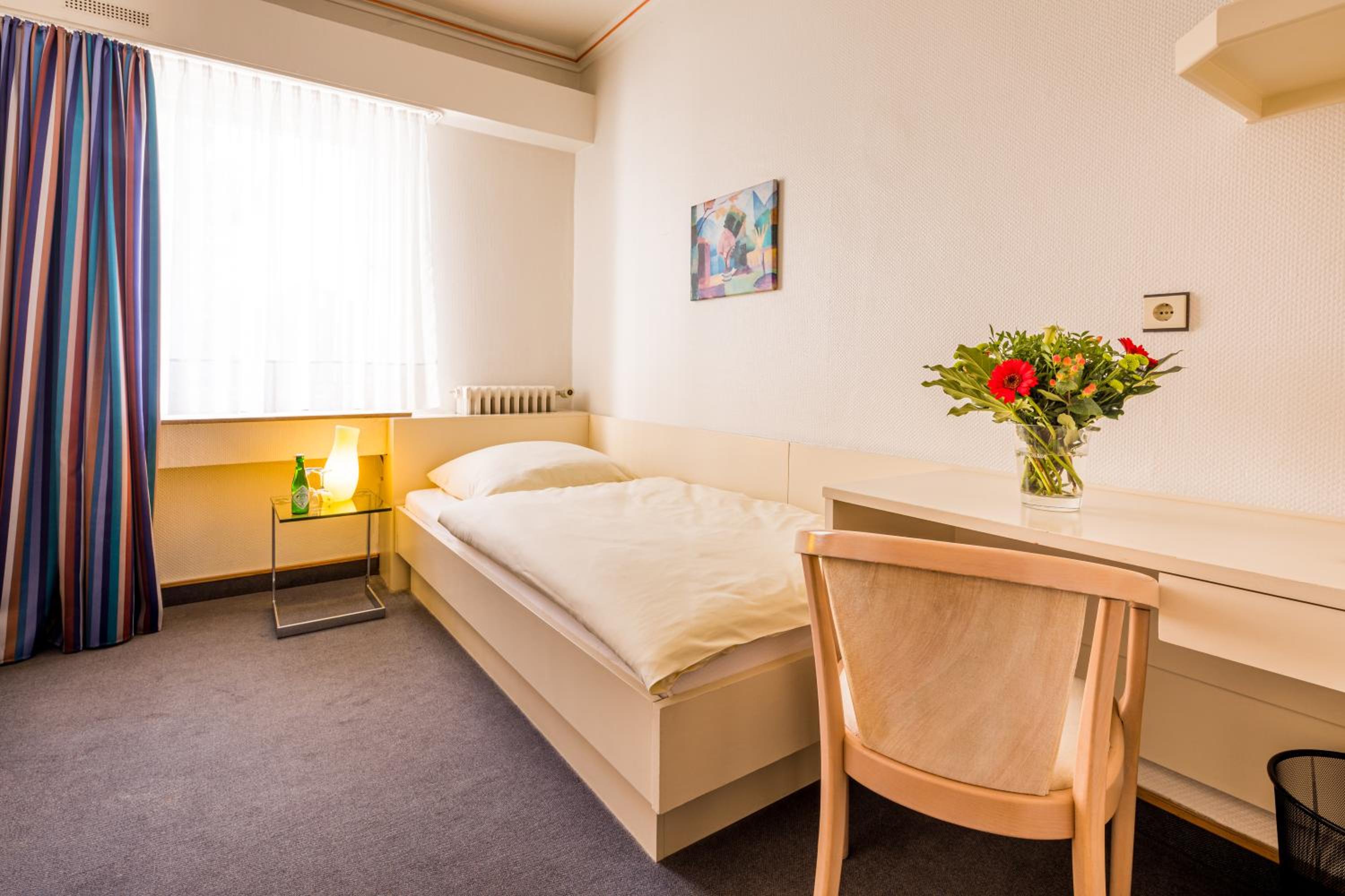 Single Room photo 2