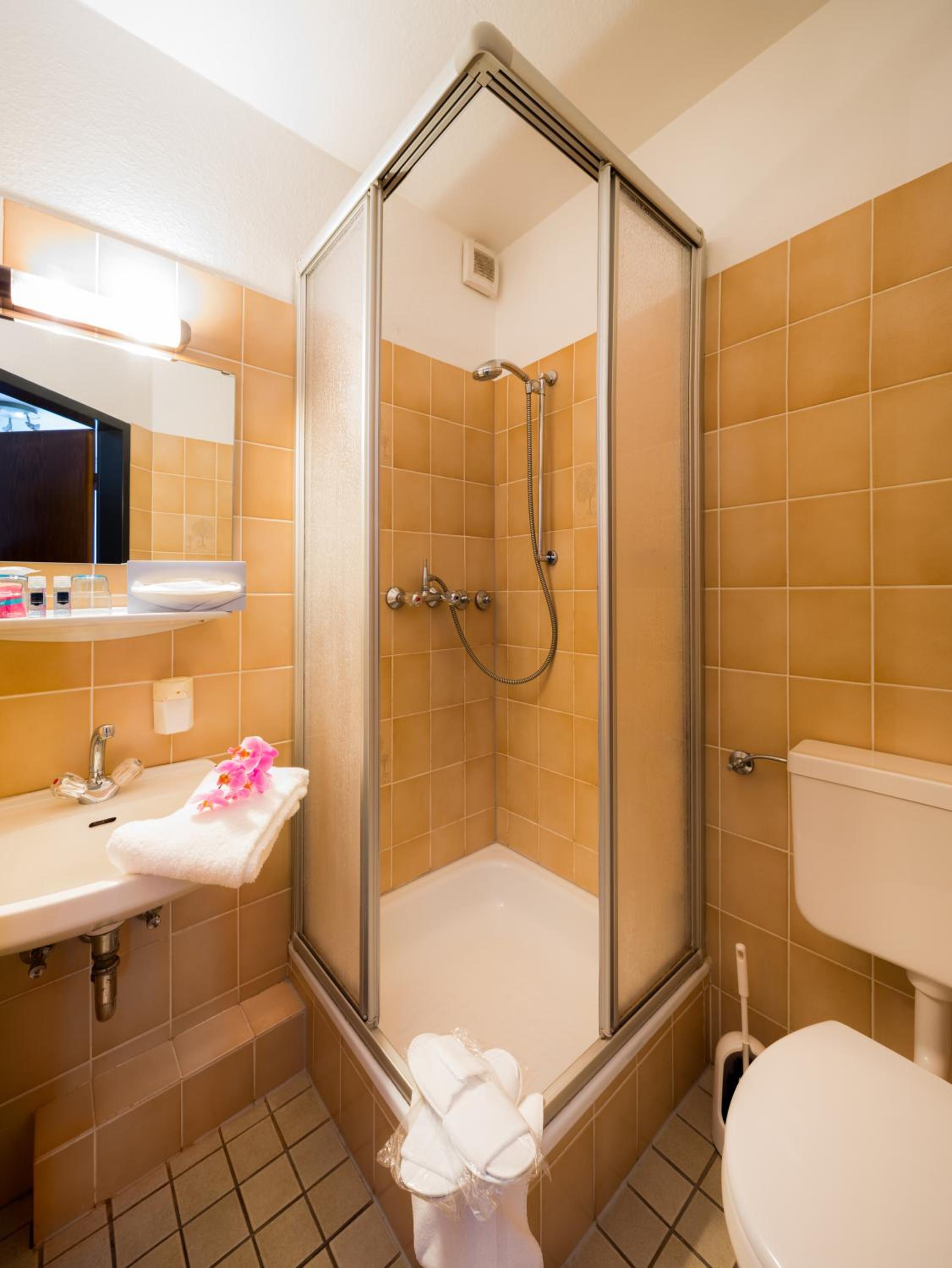 Economy Double Room - Photo 3