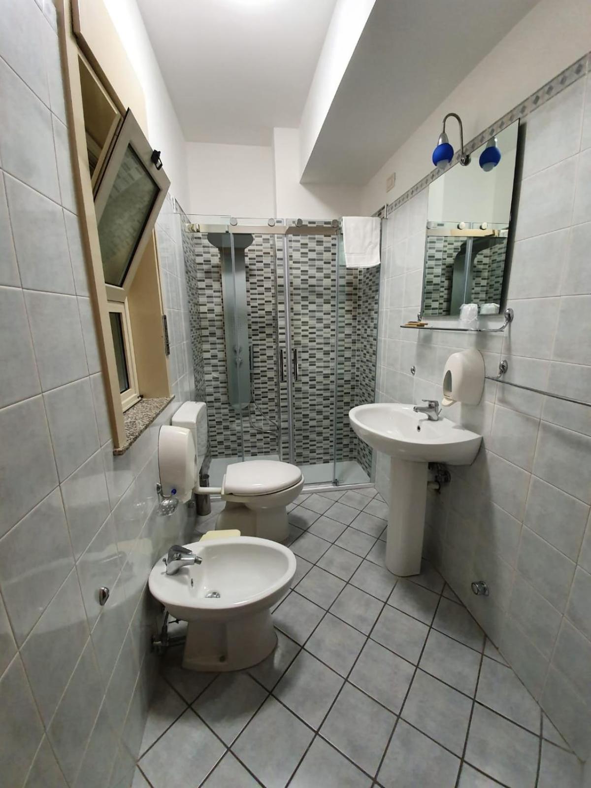 Economy Double Room photo 3