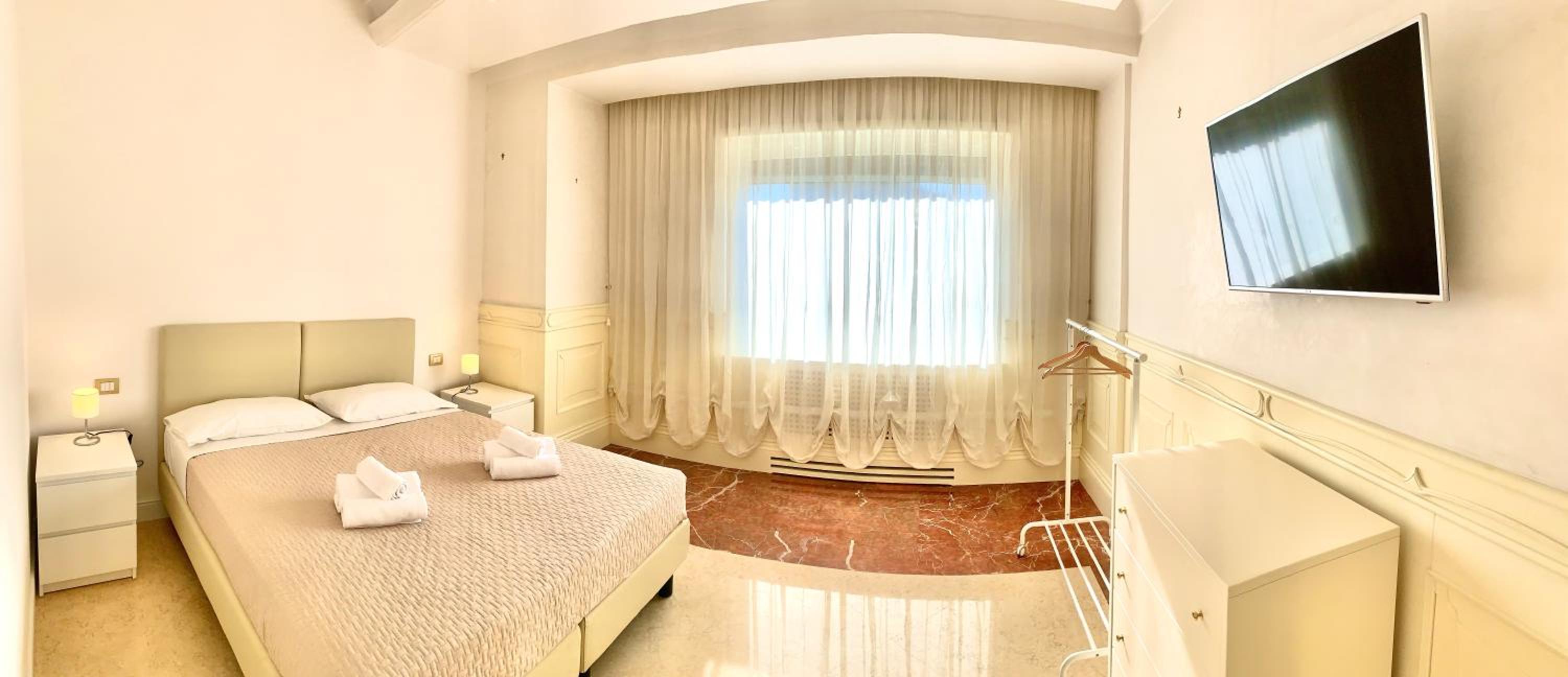 Double Room with Private External Bathroom photo 2