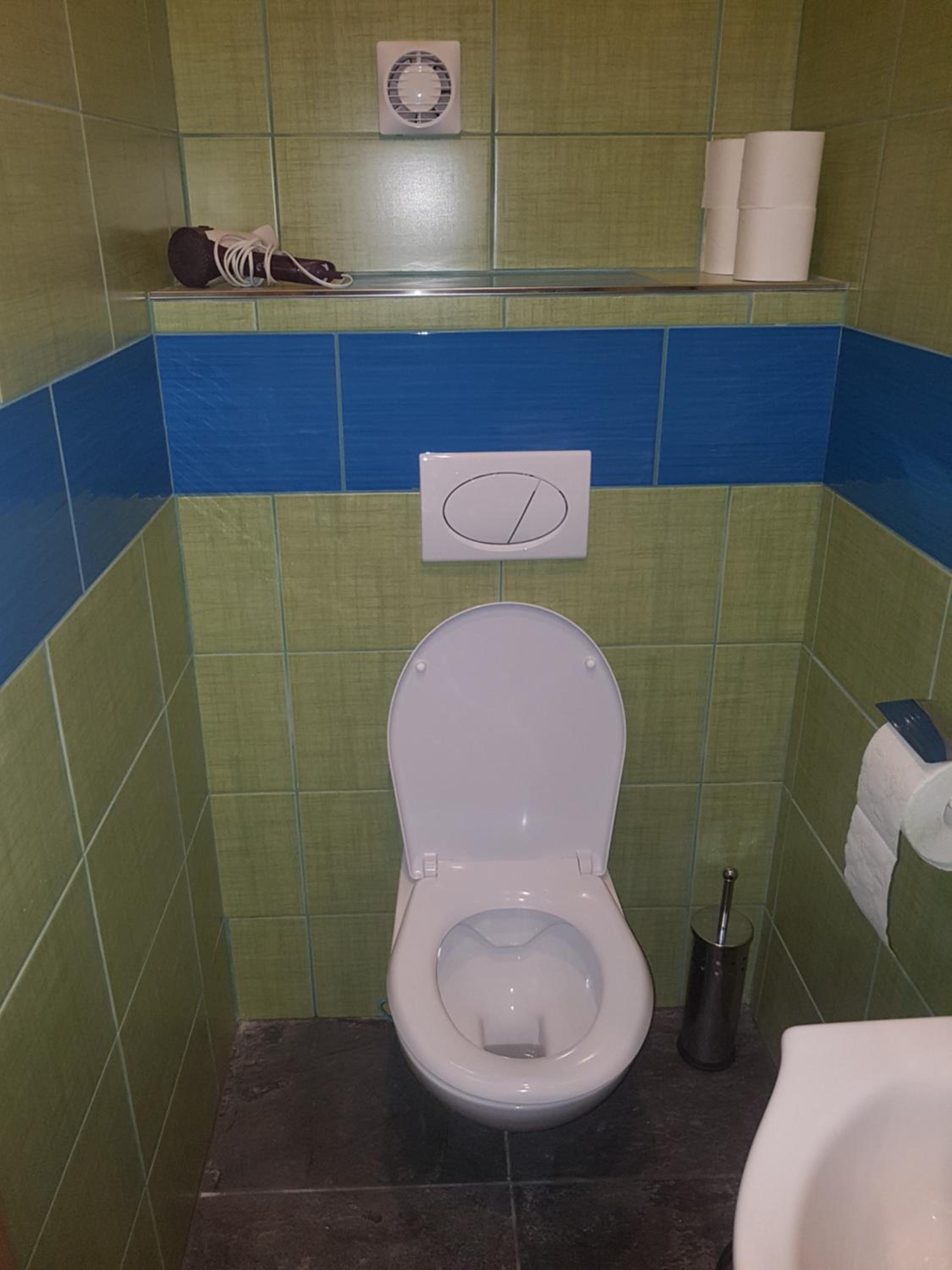 Single Room with Bathroom photo 2
