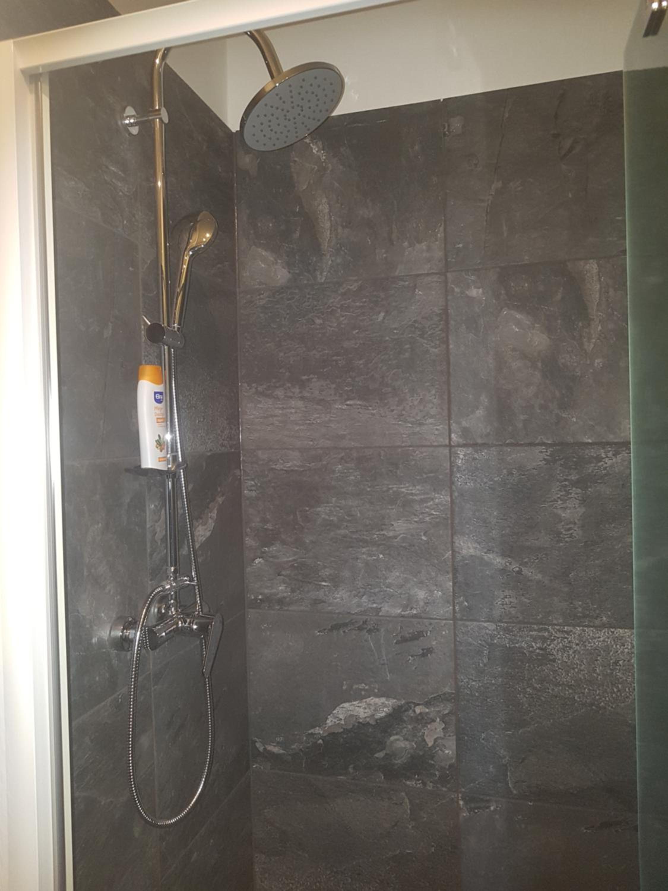 Single Room with Bathroom photo 3