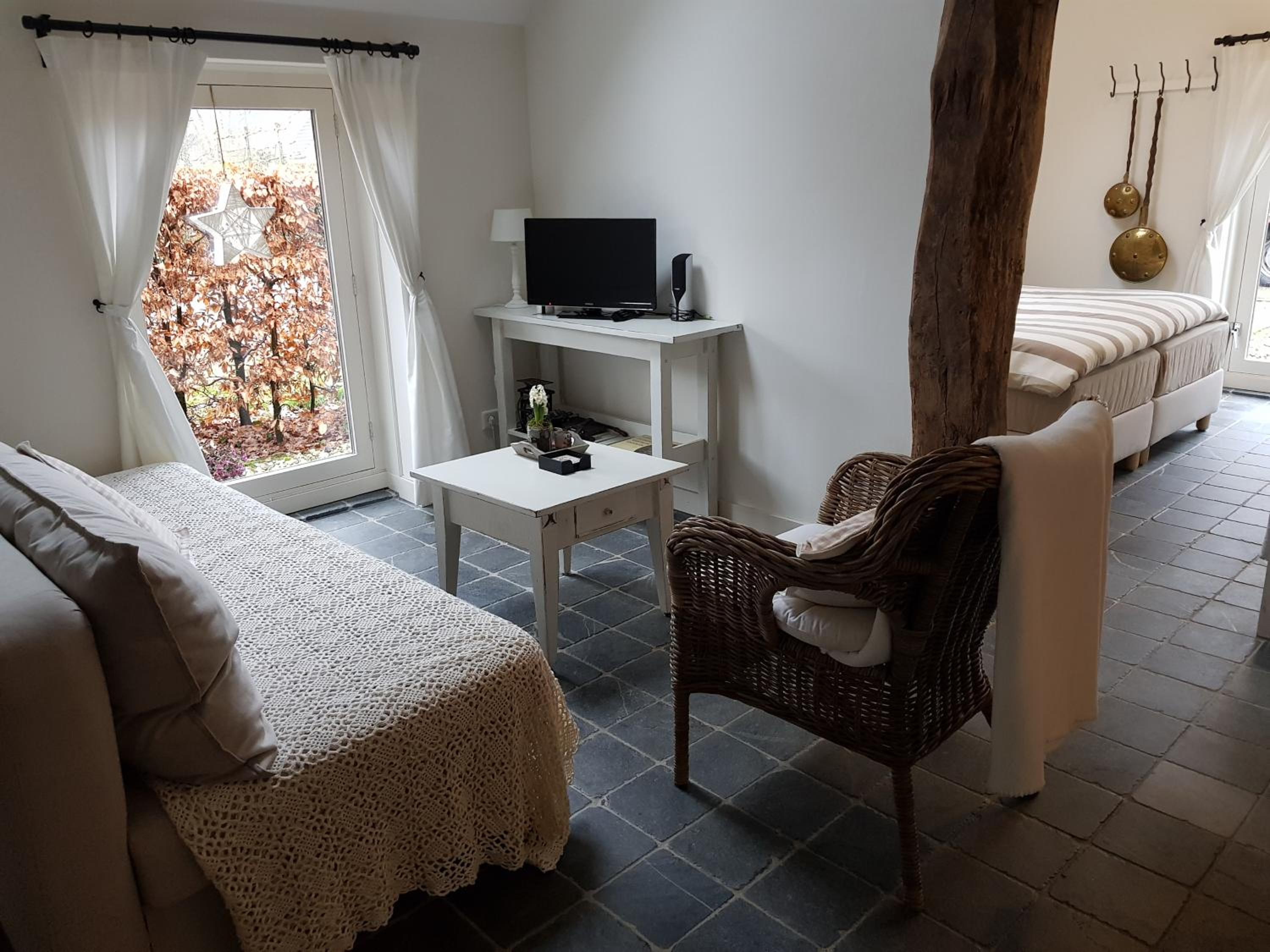 One-Bedroom Apartment - Photo 5
