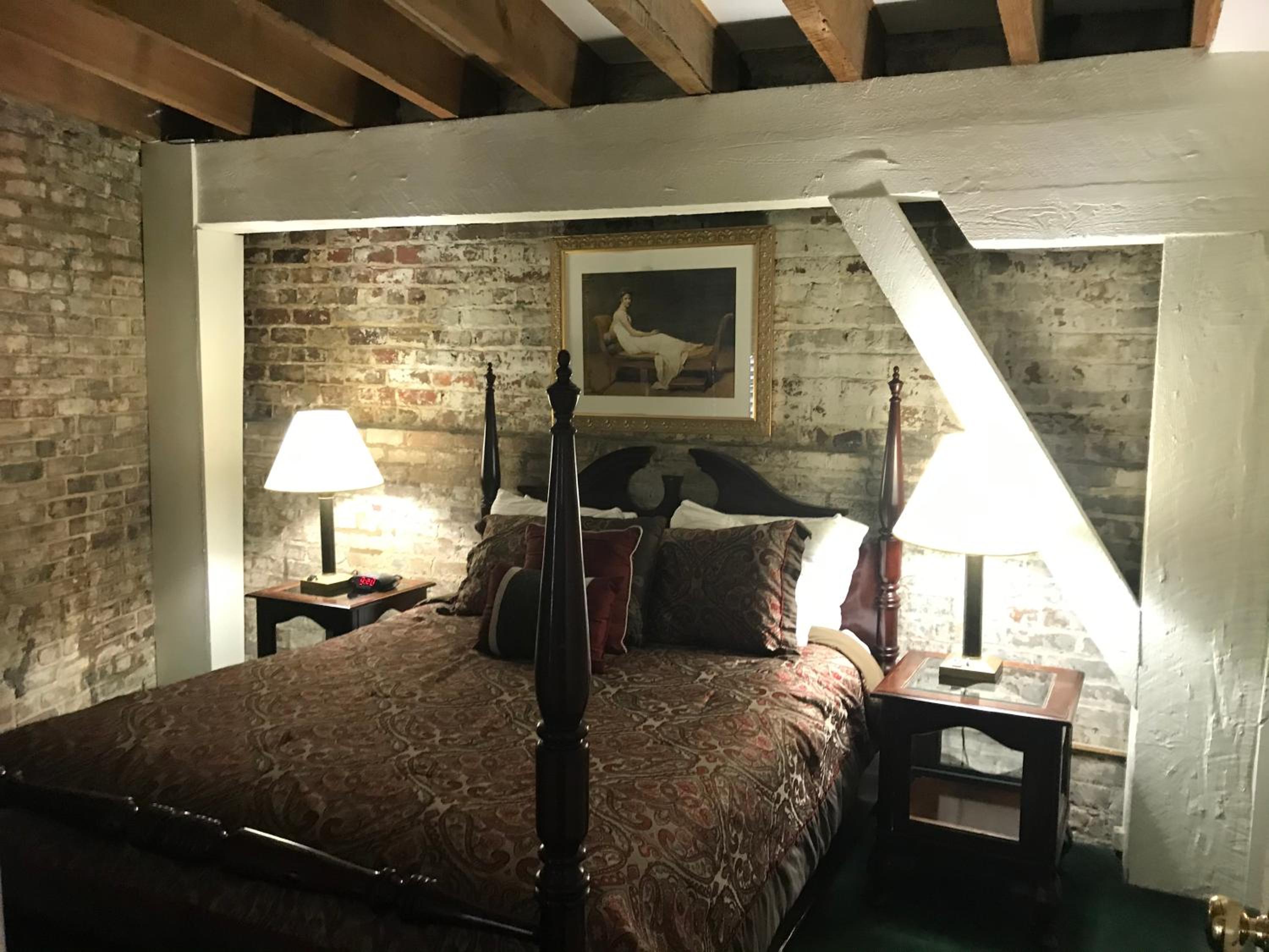 One-Bedroom Apartment - Photo 1