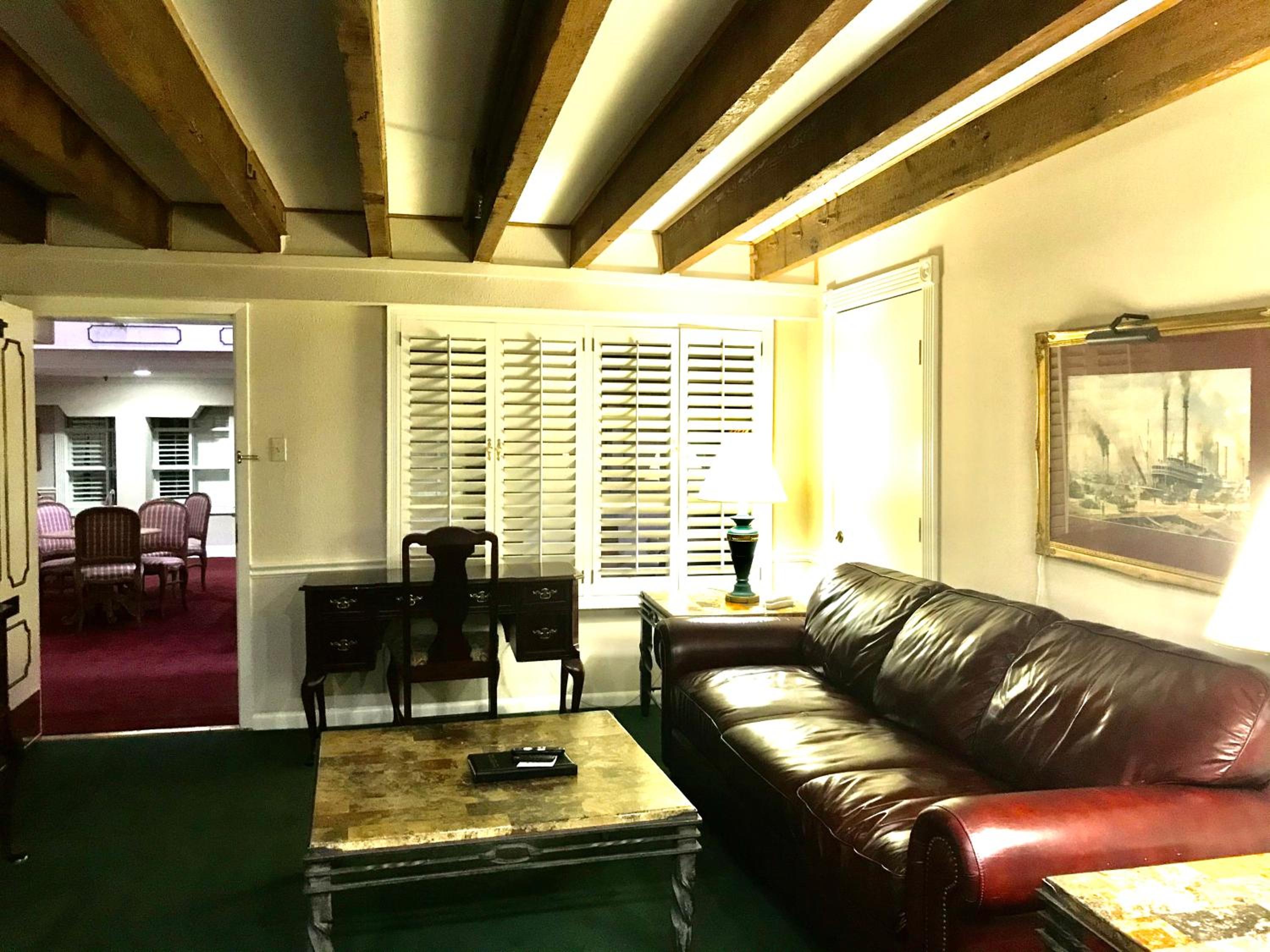 One-Bedroom Apartment - Photo 3