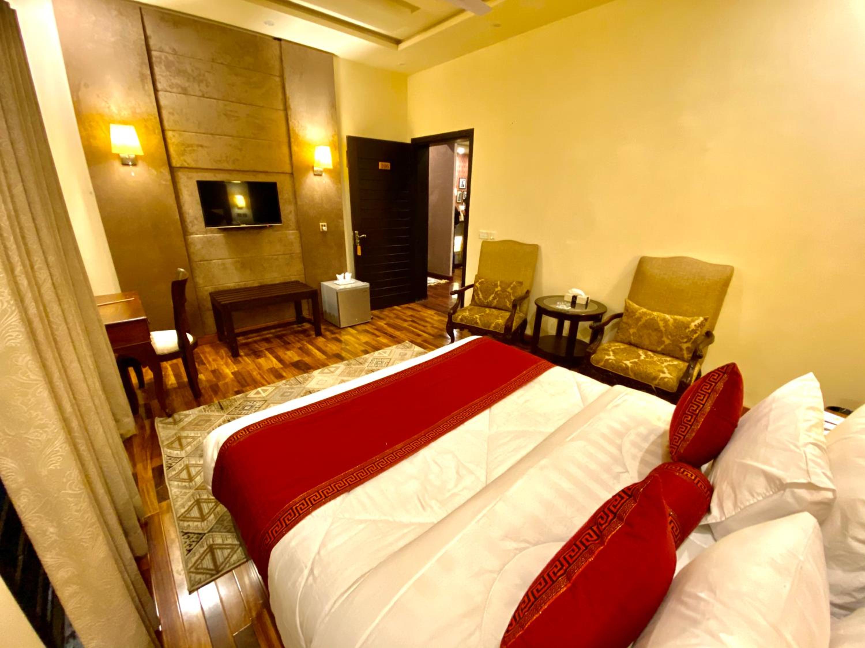 Standard King Room photo 1