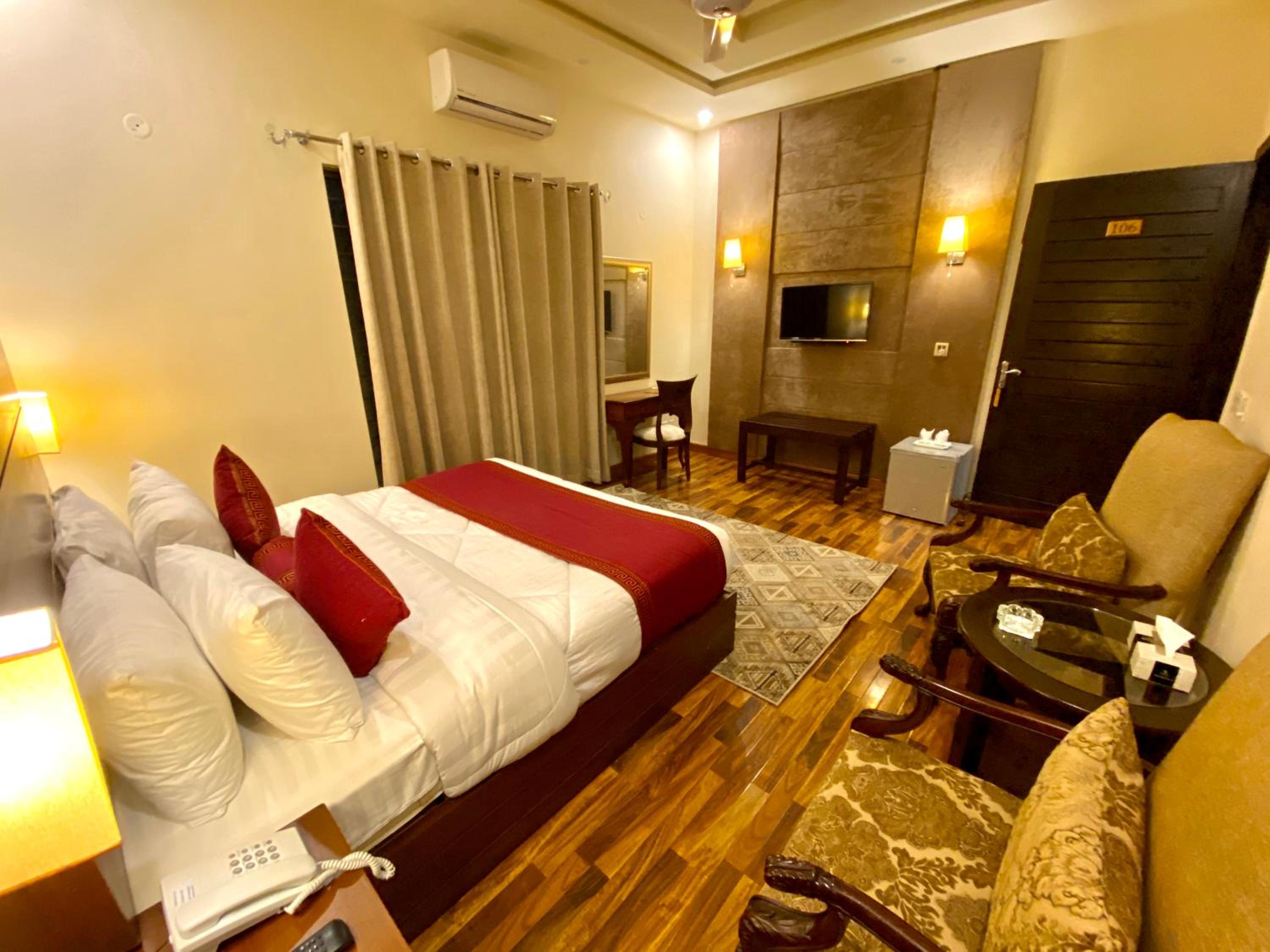 Deluxe Double Room photo 3