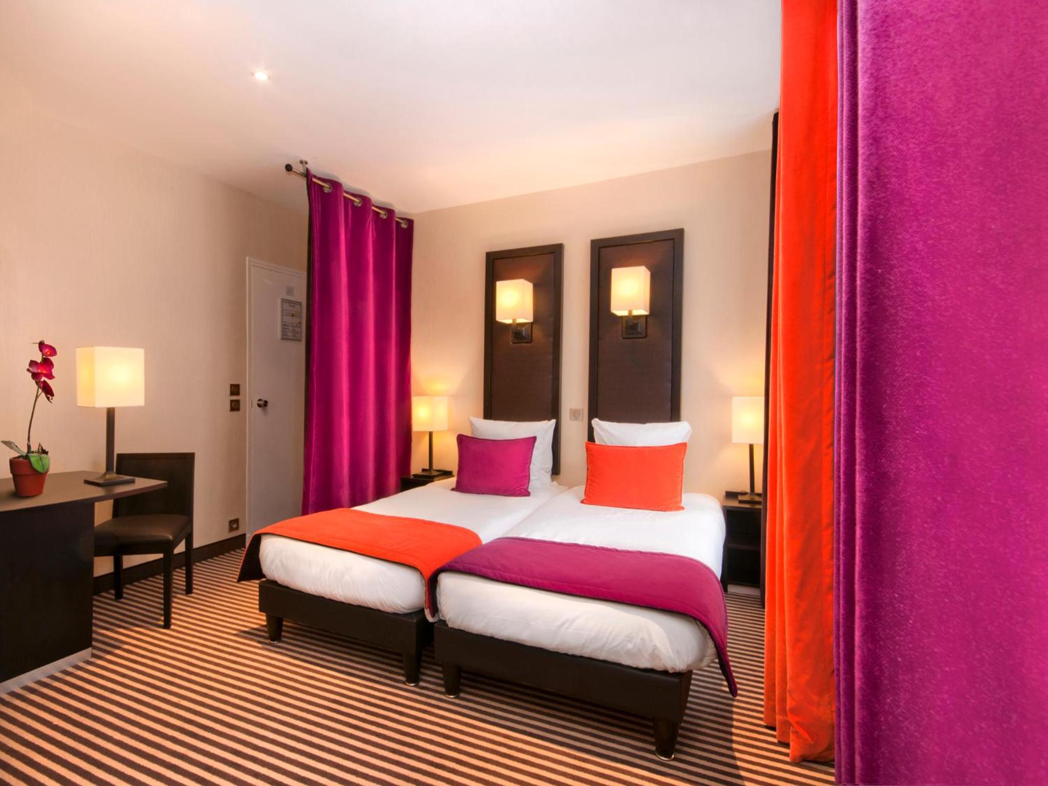 Superior Double Room With Seine River Boat Cruise Tour Included
