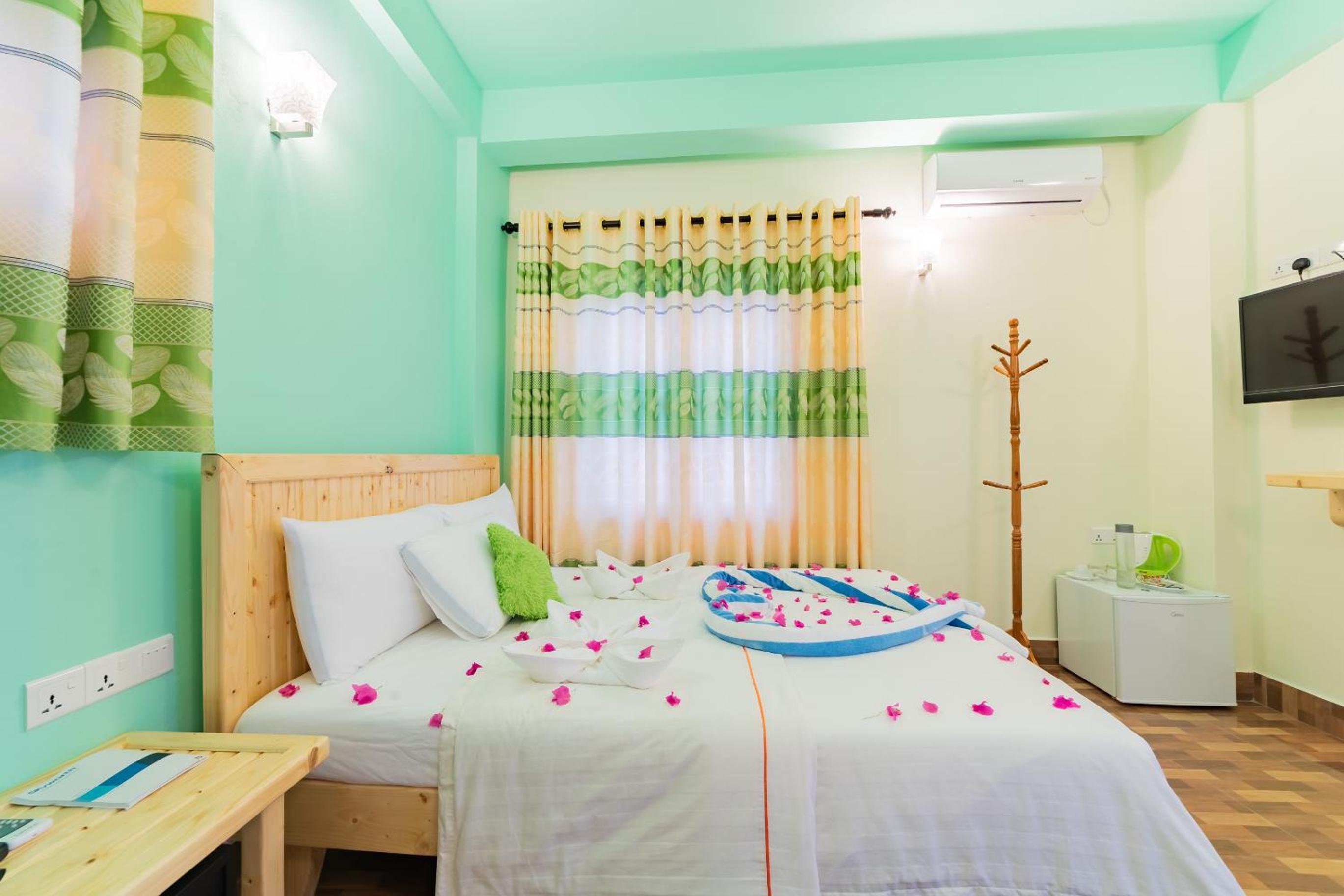 Superior Queen Room (10% Off On Excursions, Food & Beverages) photo 1
