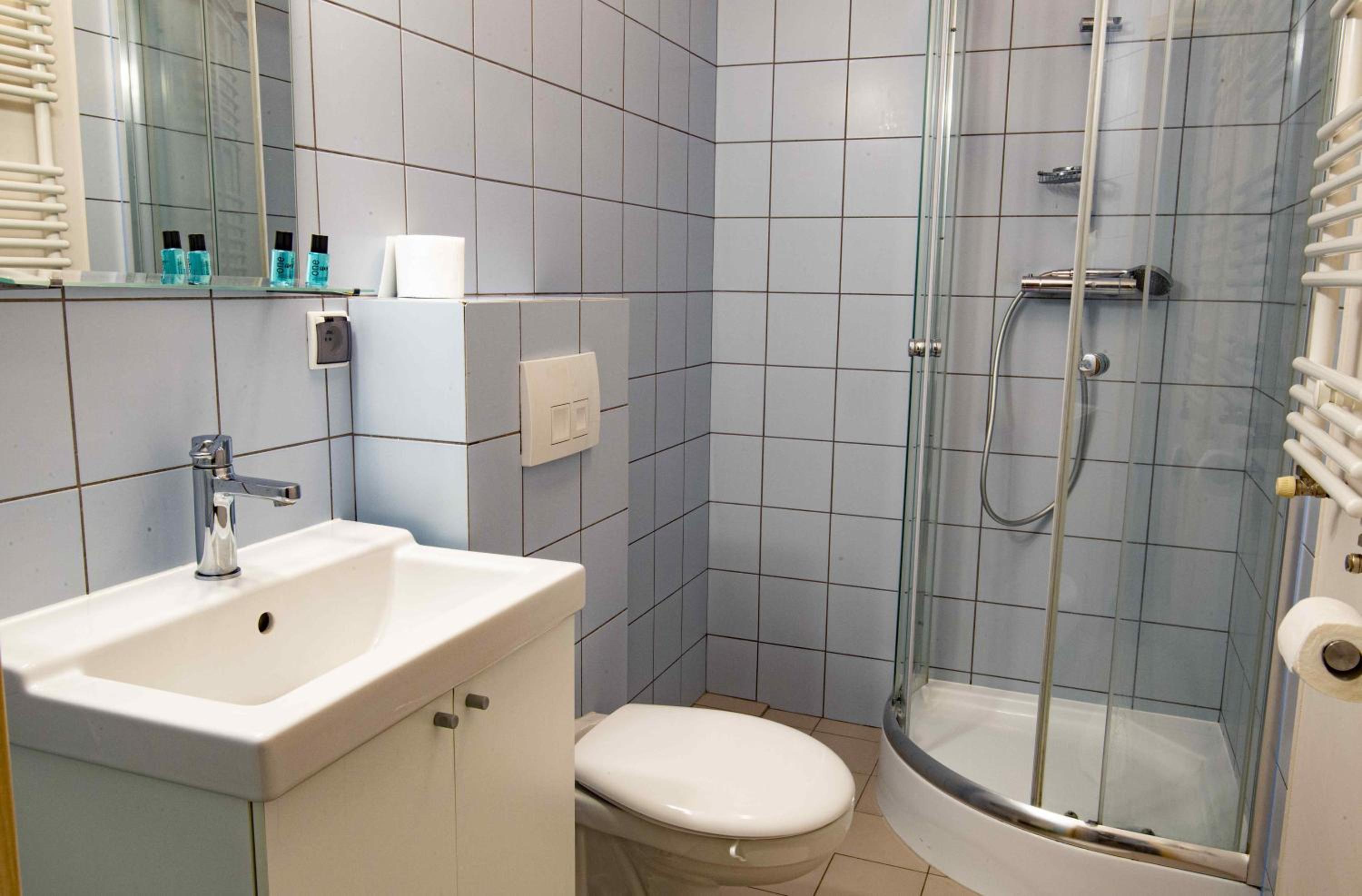 Deluxe Double Room (2 Adults + 1 Child) - Photo 15