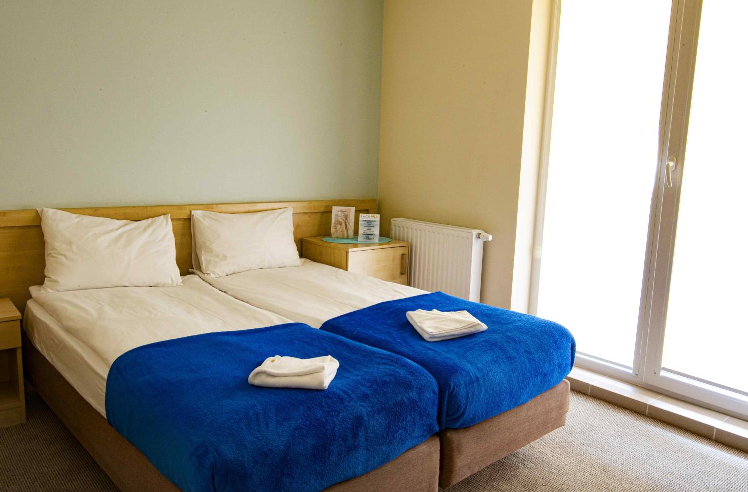 Deluxe Double Room (2 Adults + 1 Child) - Photo 16