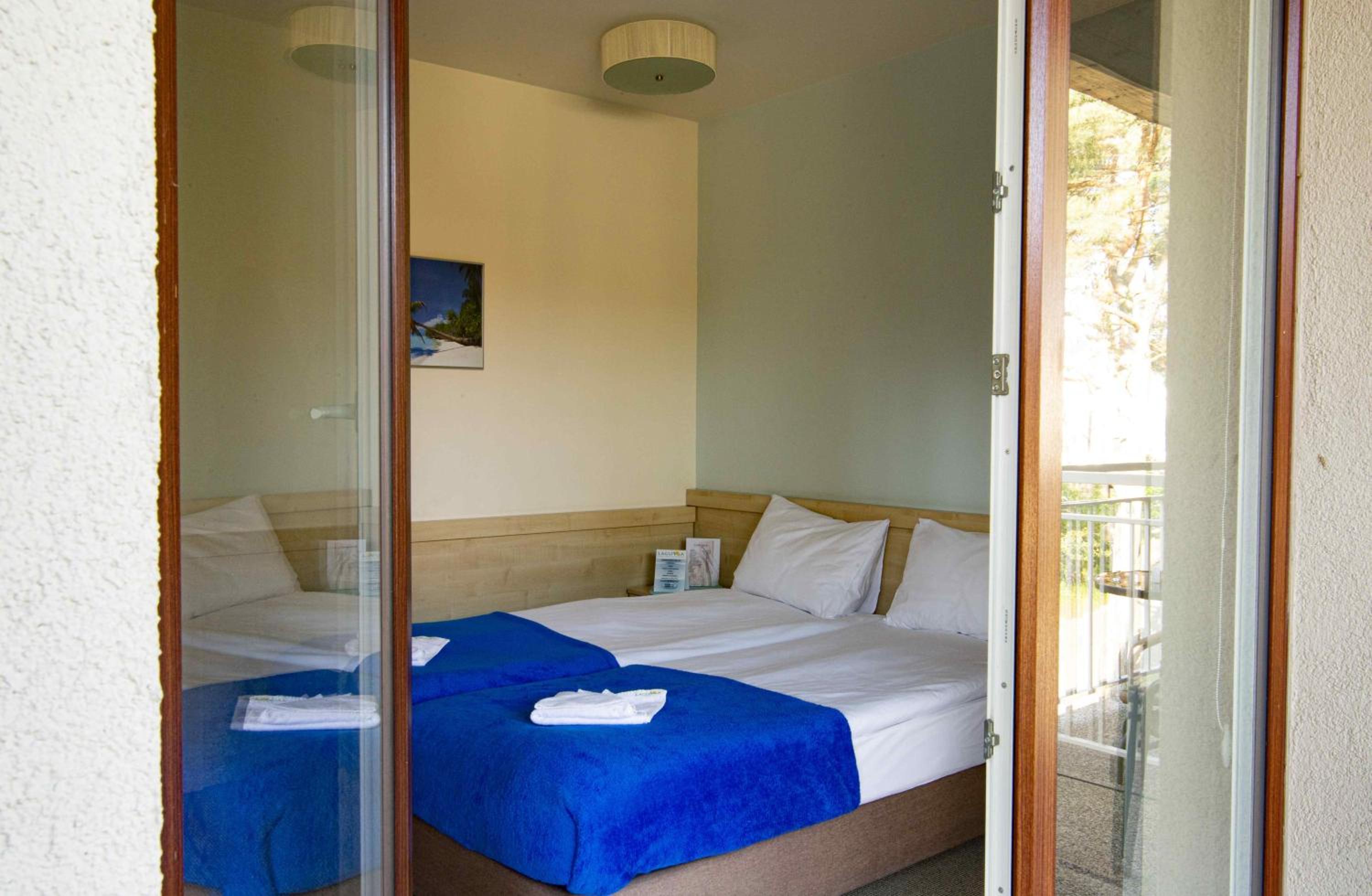 Deluxe Double Room (2 Adults + 1 Child) - Photo 17