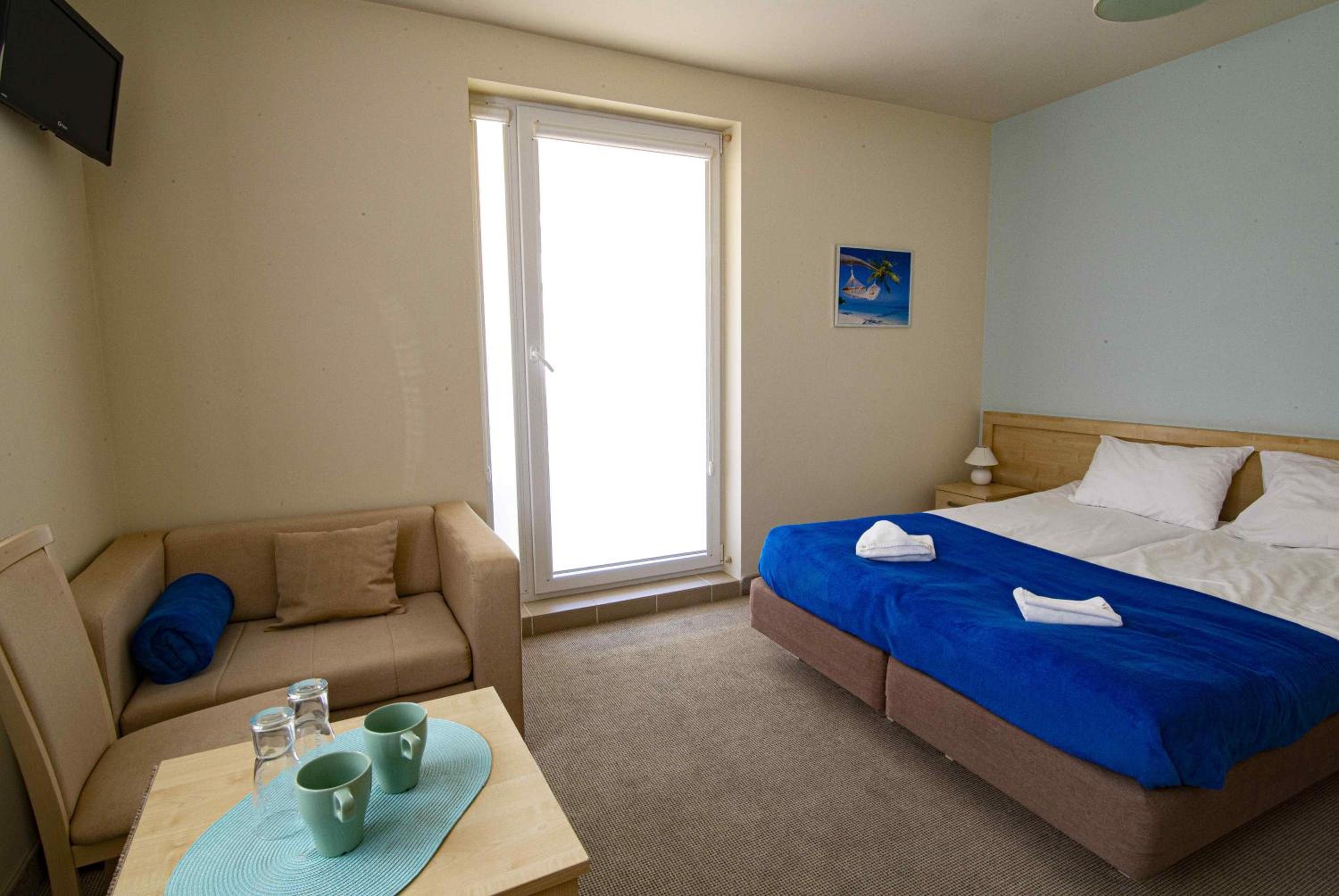 Deluxe Double Room (2 Adults + 1 Child) - Photo 23