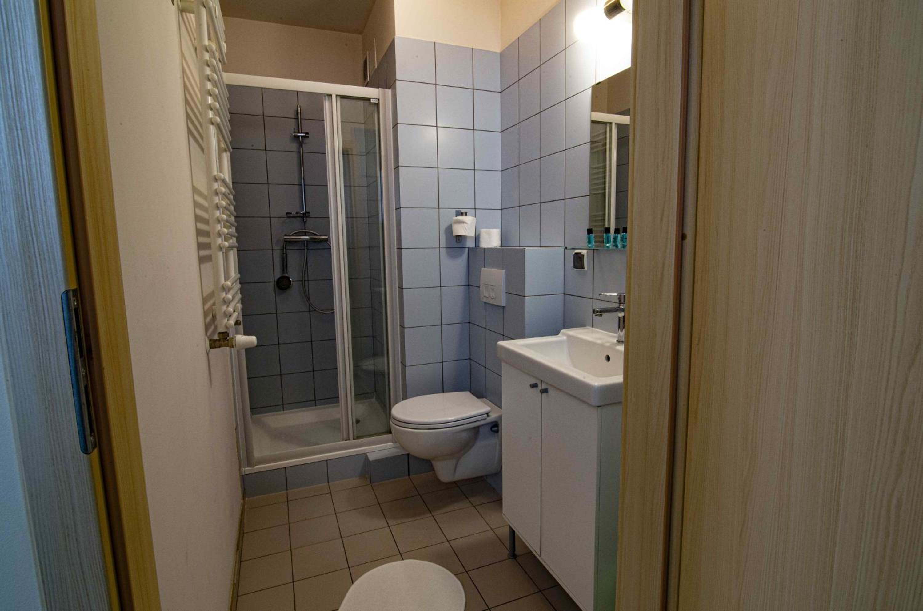 Deluxe Double Room (2 Adults + 1 Child) - Photo 24