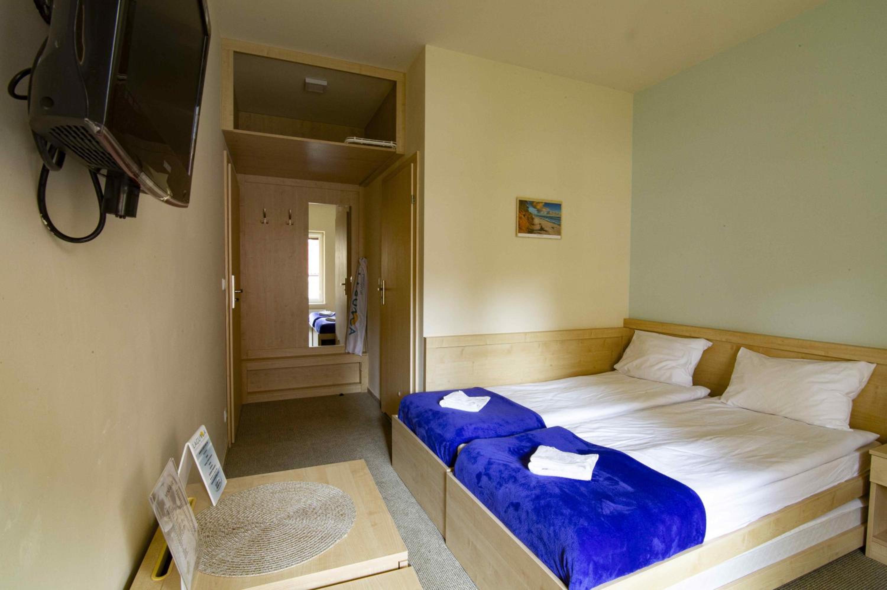 Deluxe Double Room (2 Adults + 1 Child) - Photo 32