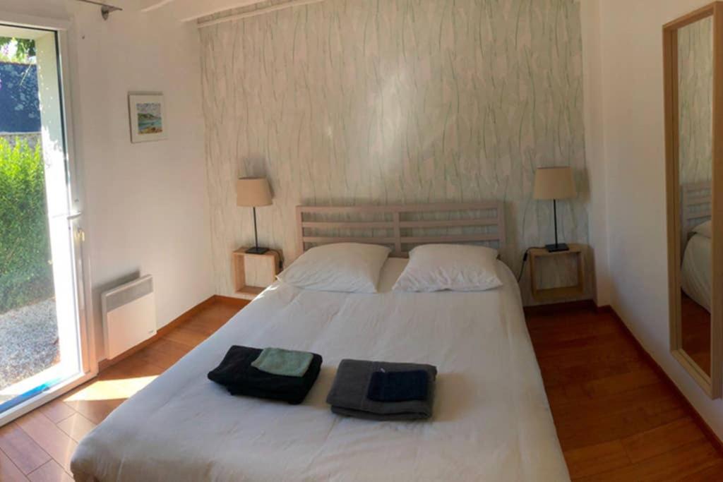 Five-Bedroom House photo 2
